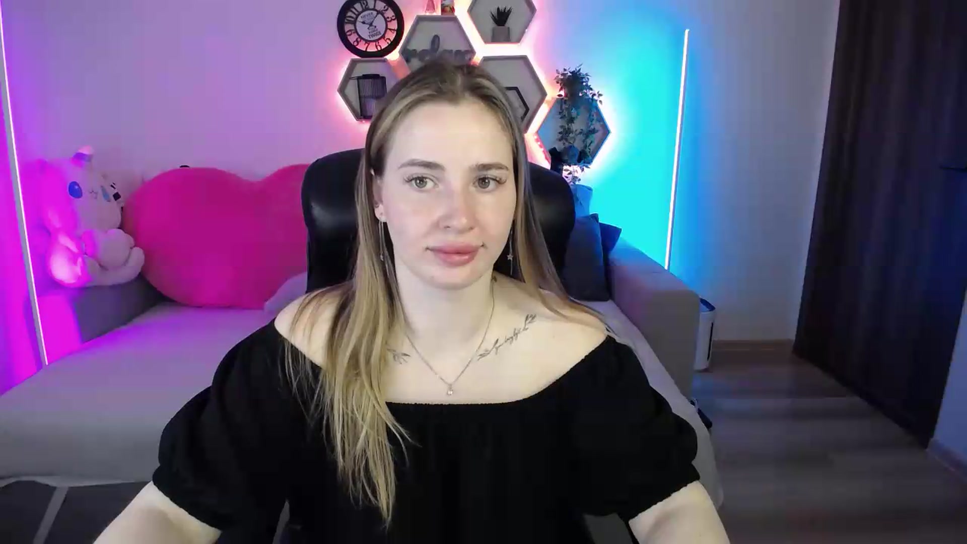 Gallery image thumbnail from SabrinaViolet's myfreecams stream on, 06/20/2026, 09:24 image 4 of 20