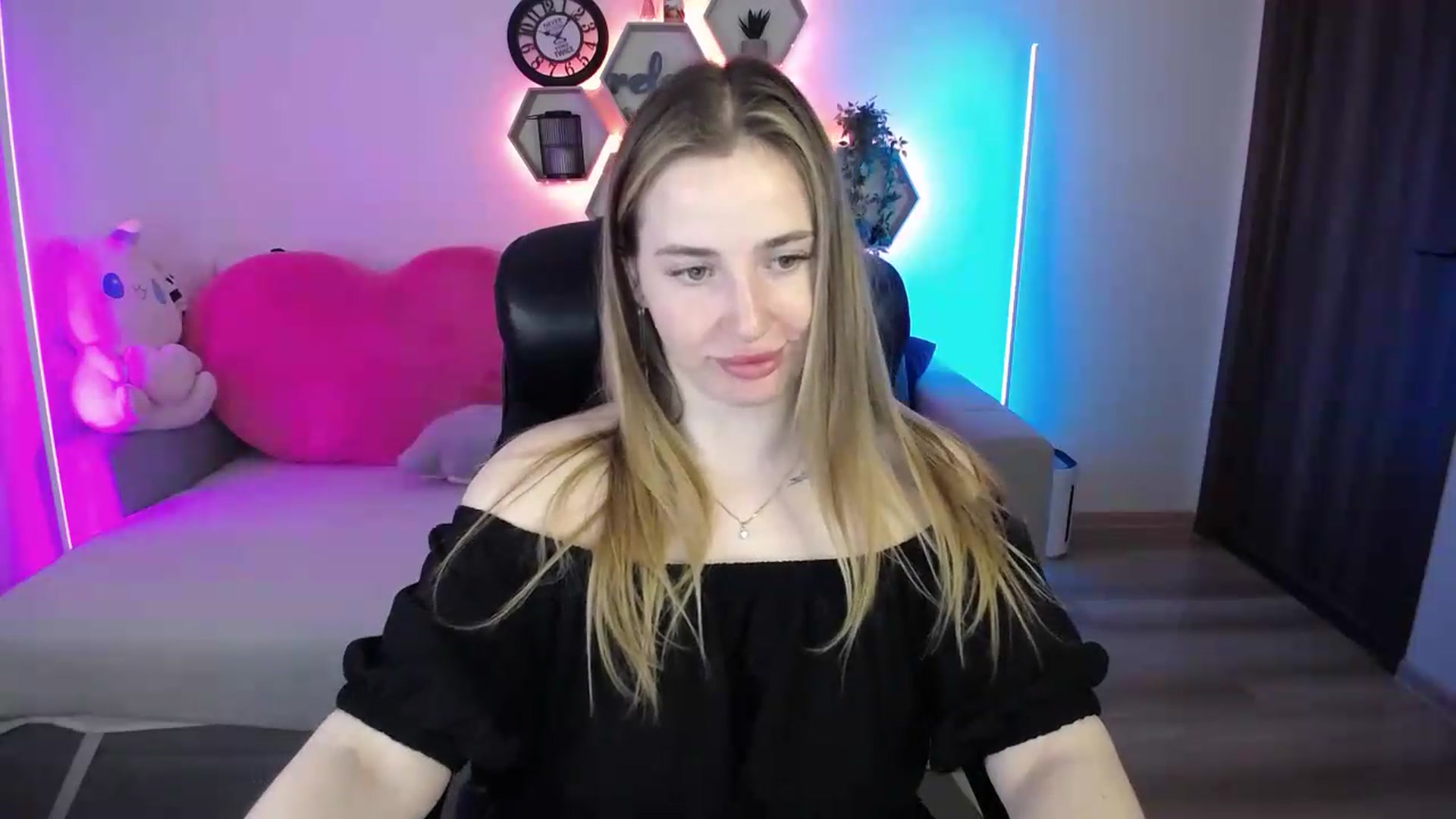 Gallery image thumbnail from SabrinaViolet's myfreecams stream on, 06/20/2026, 09:24 image 9 of 20