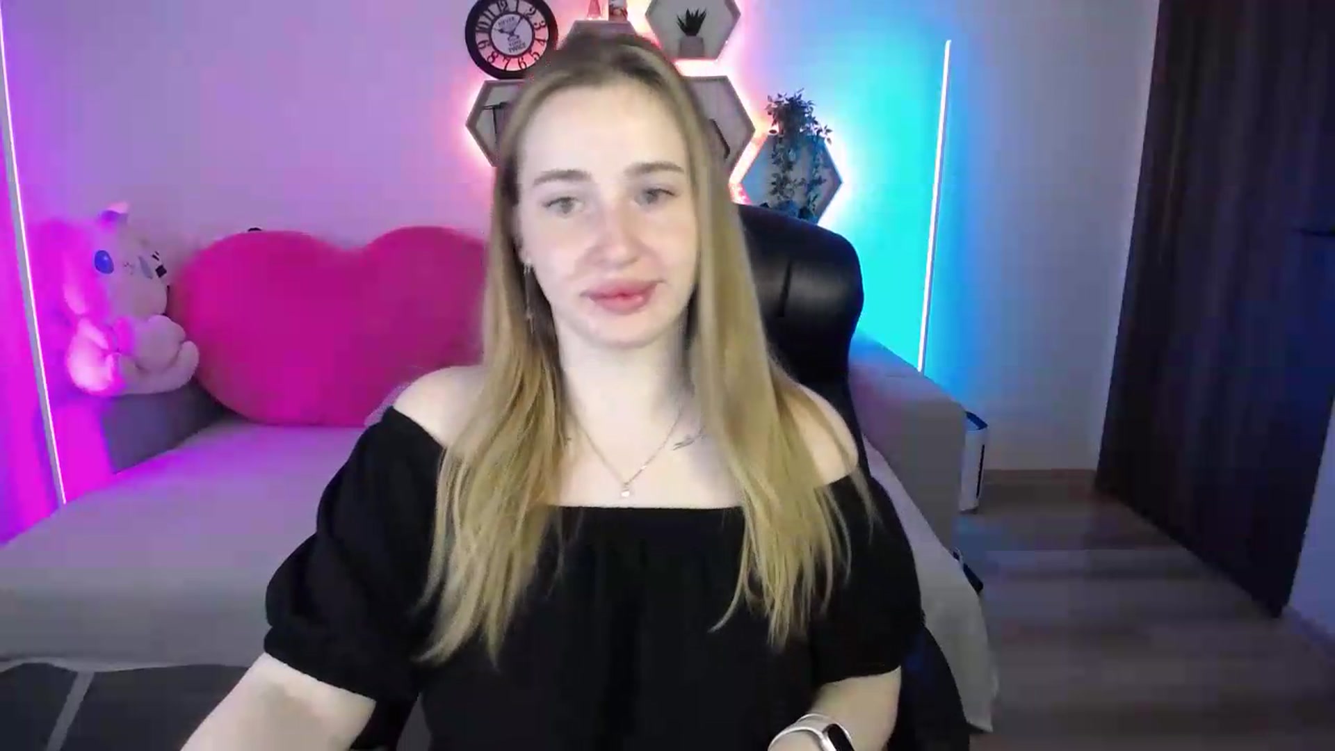 Gallery image thumbnail from SabrinaViolet's myfreecams stream on, 06/20/2026, 09:24 image 5 of 20