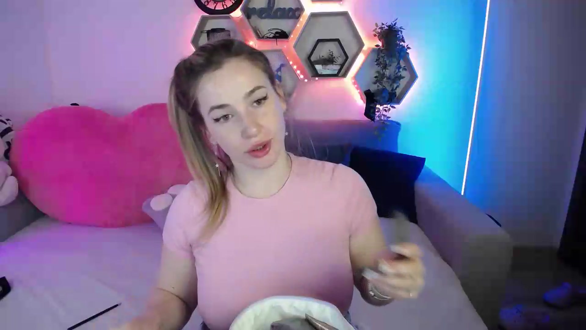 Gallery image thumbnail from SabrinaViolet's myfreecams stream on, 06/21/2026, 11:09 image 16 of 20