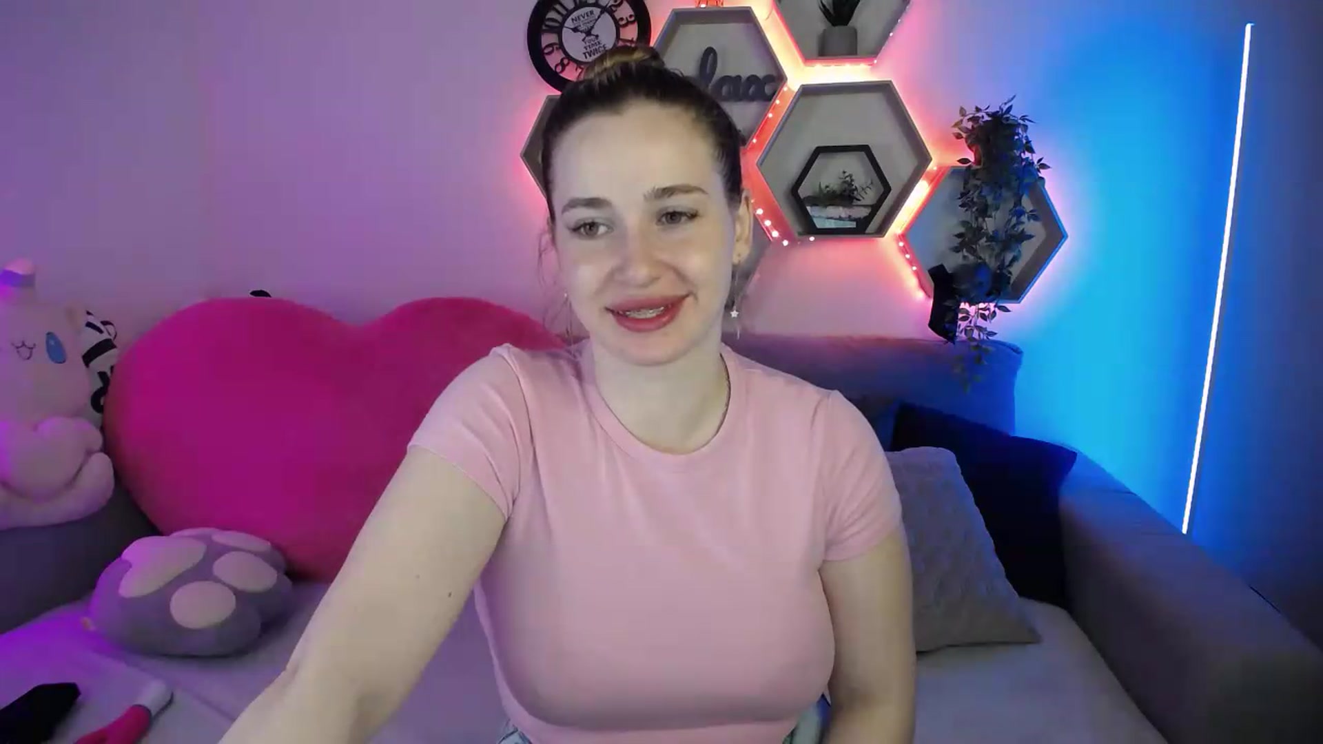 Gallery image thumbnail from SabrinaViolet's myfreecams stream on, 06/21/2026, 12:53 image 14 of 20