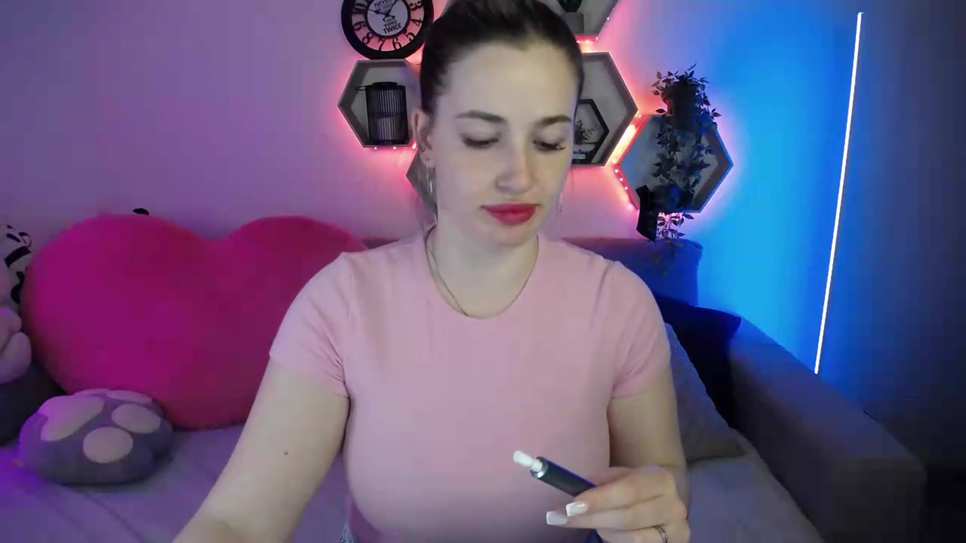 Gallery image thumbnail from SabrinaViolet's myfreecams stream on, 06/21/2026, 13:38 image 13 of 20