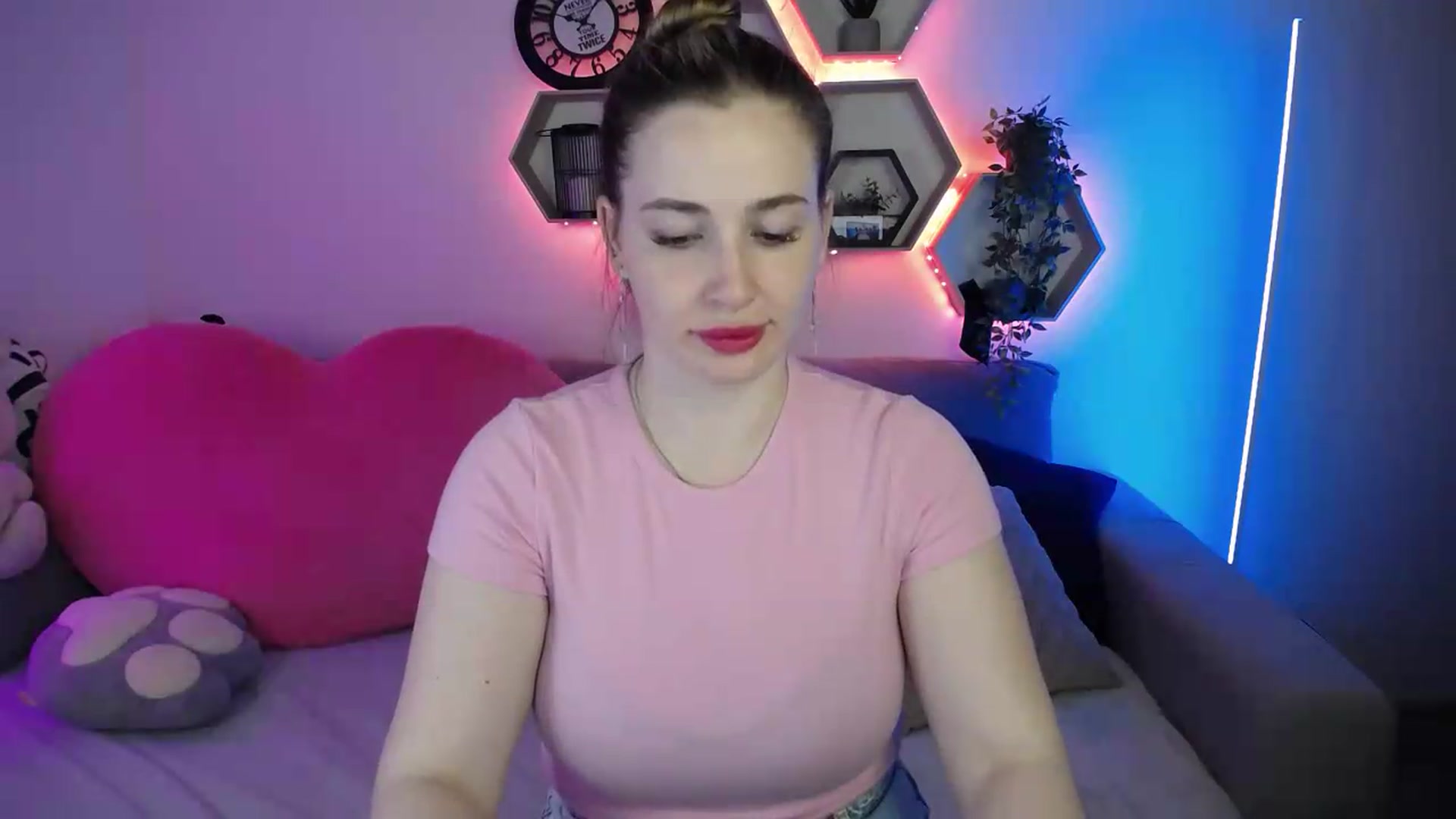 Gallery image thumbnail from SabrinaViolet's myfreecams stream on, 06/21/2026, 13:38 image 10 of 20