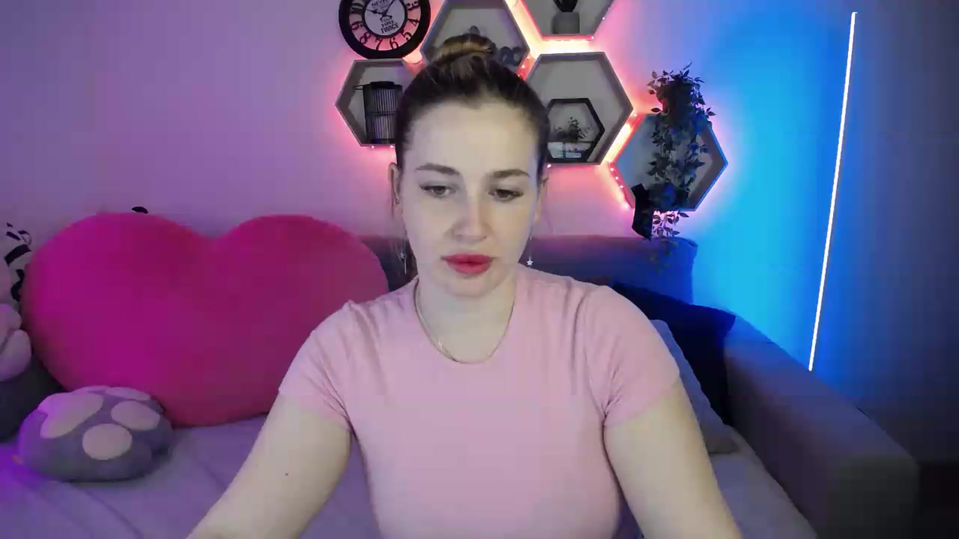 Gallery image thumbnail from SabrinaViolet's myfreecams stream on, 06/21/2026, 13:38 image 15 of 20