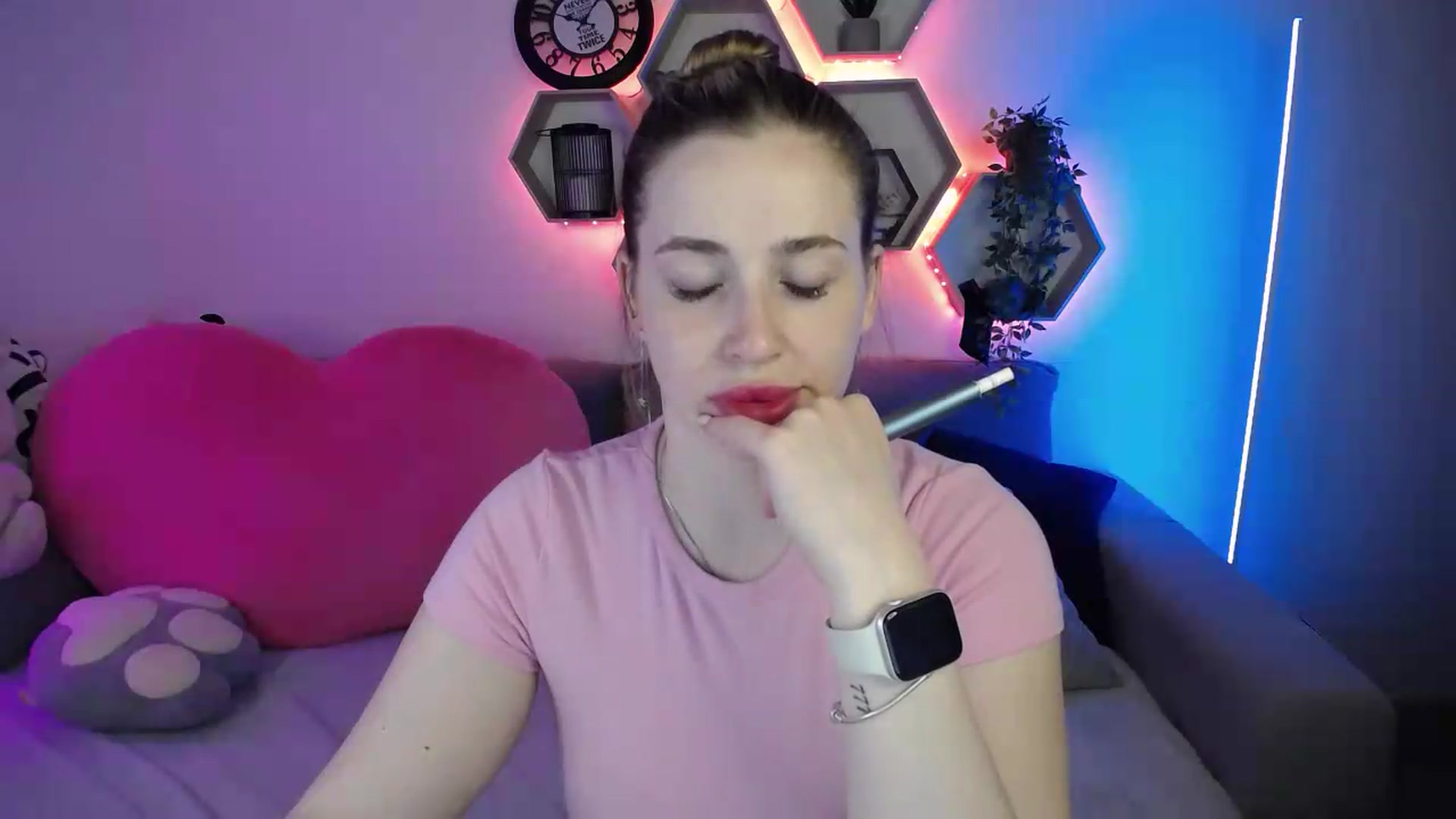 Gallery image thumbnail from SabrinaViolet's myfreecams stream on, 06/21/2026, 13:38 image 19 of 20