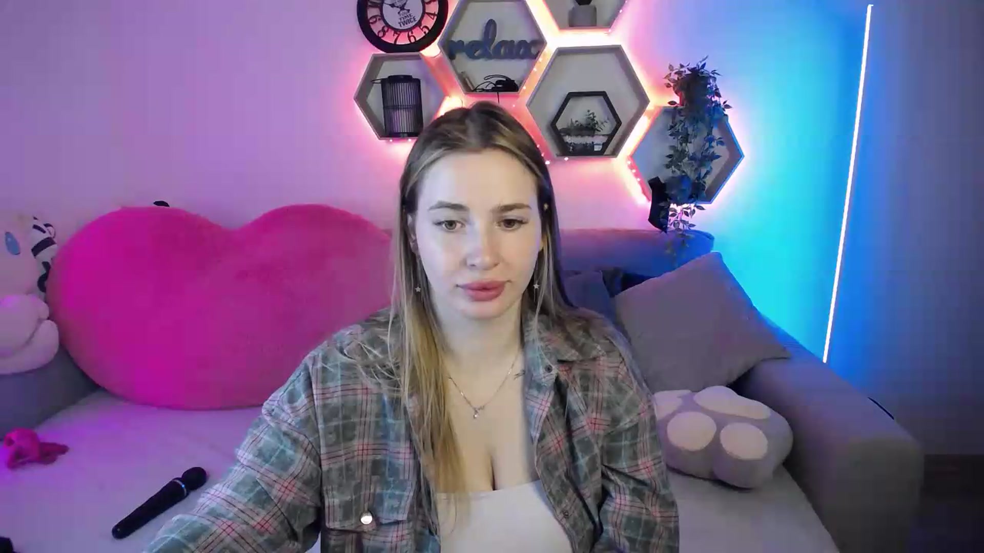 Gallery image thumbnail from SabrinaViolet's myfreecams stream on, 06/22/2026, 12:40 image 2 of 20