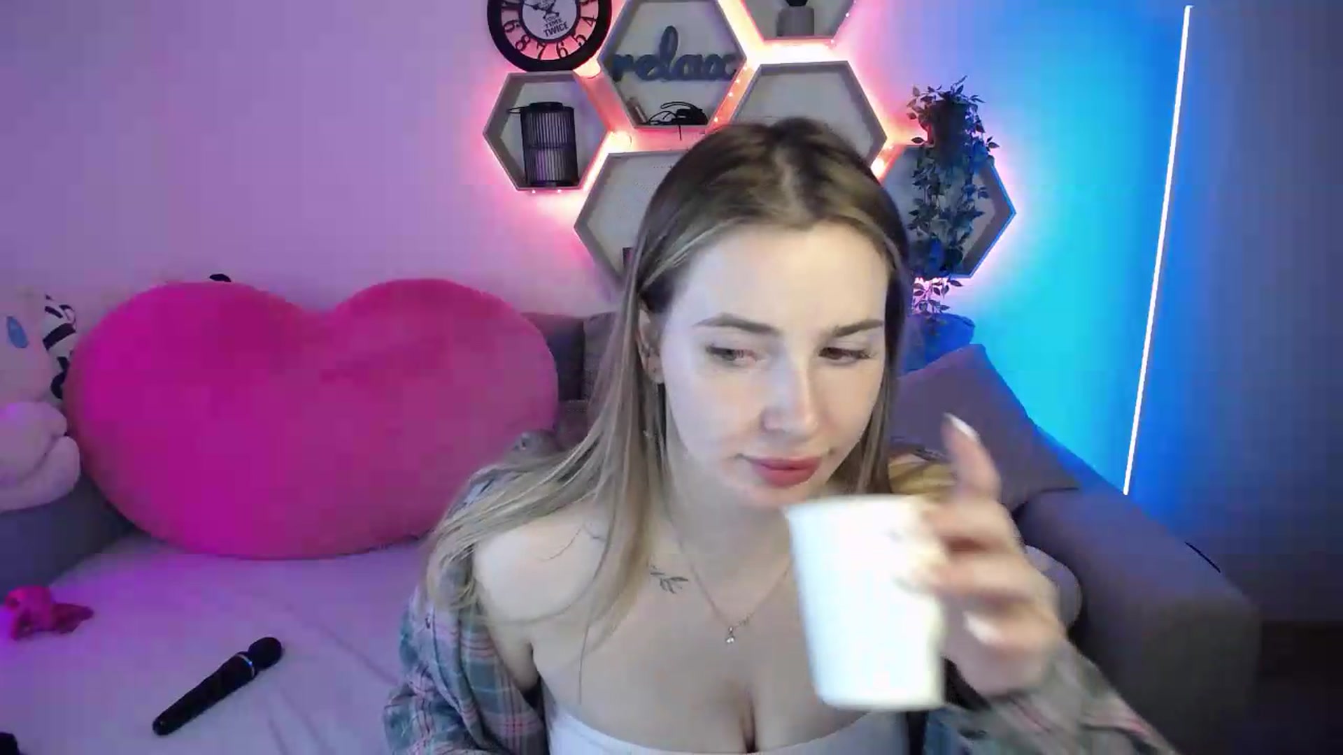 Gallery image thumbnail from SabrinaViolet's myfreecams stream on, 06/22/2026, 12:40 image 12 of 20