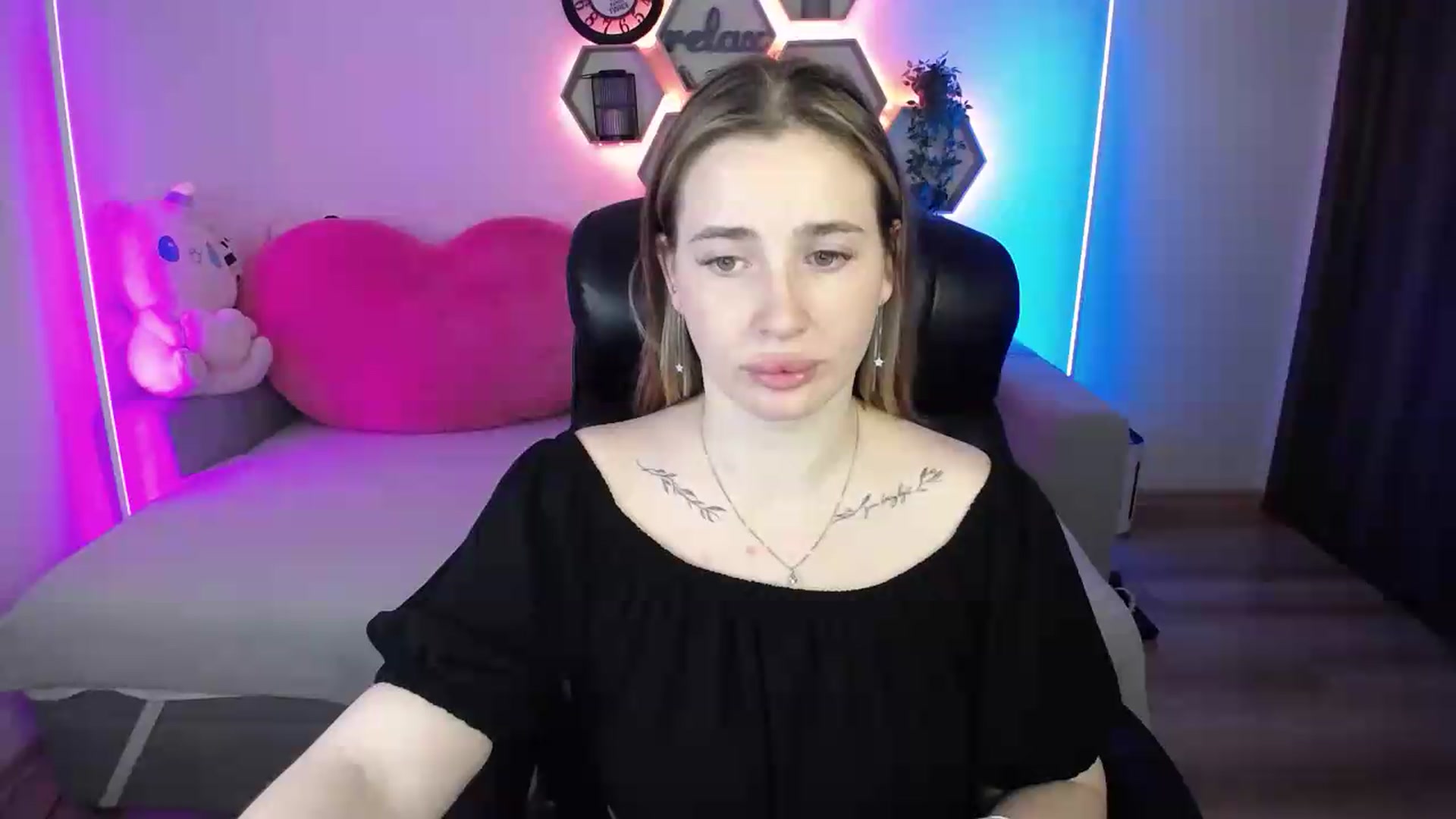 Gallery image thumbnail from SabrinaViolet's myfreecams stream on, 06/23/2026, 11:12 image 6 of 20