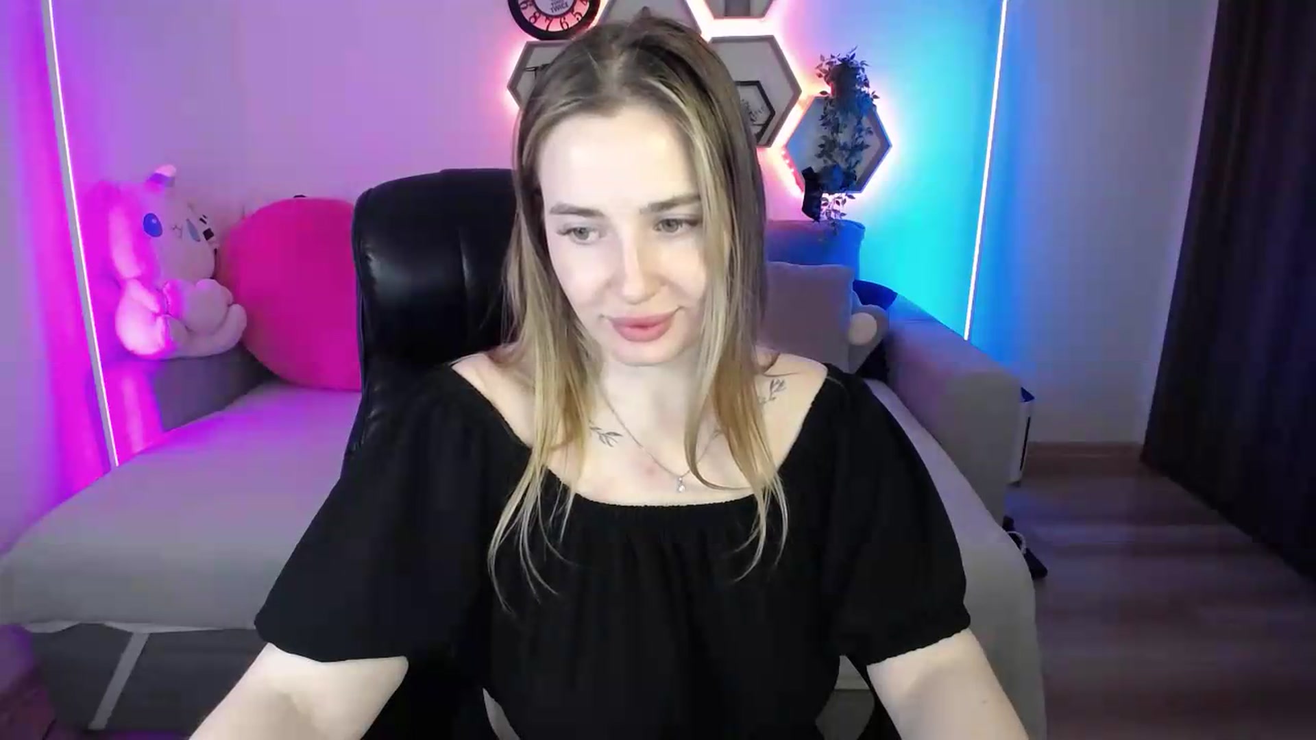 Gallery image thumbnail from SabrinaViolet's myfreecams stream on, 06/23/2026, 11:12 image 17 of 20