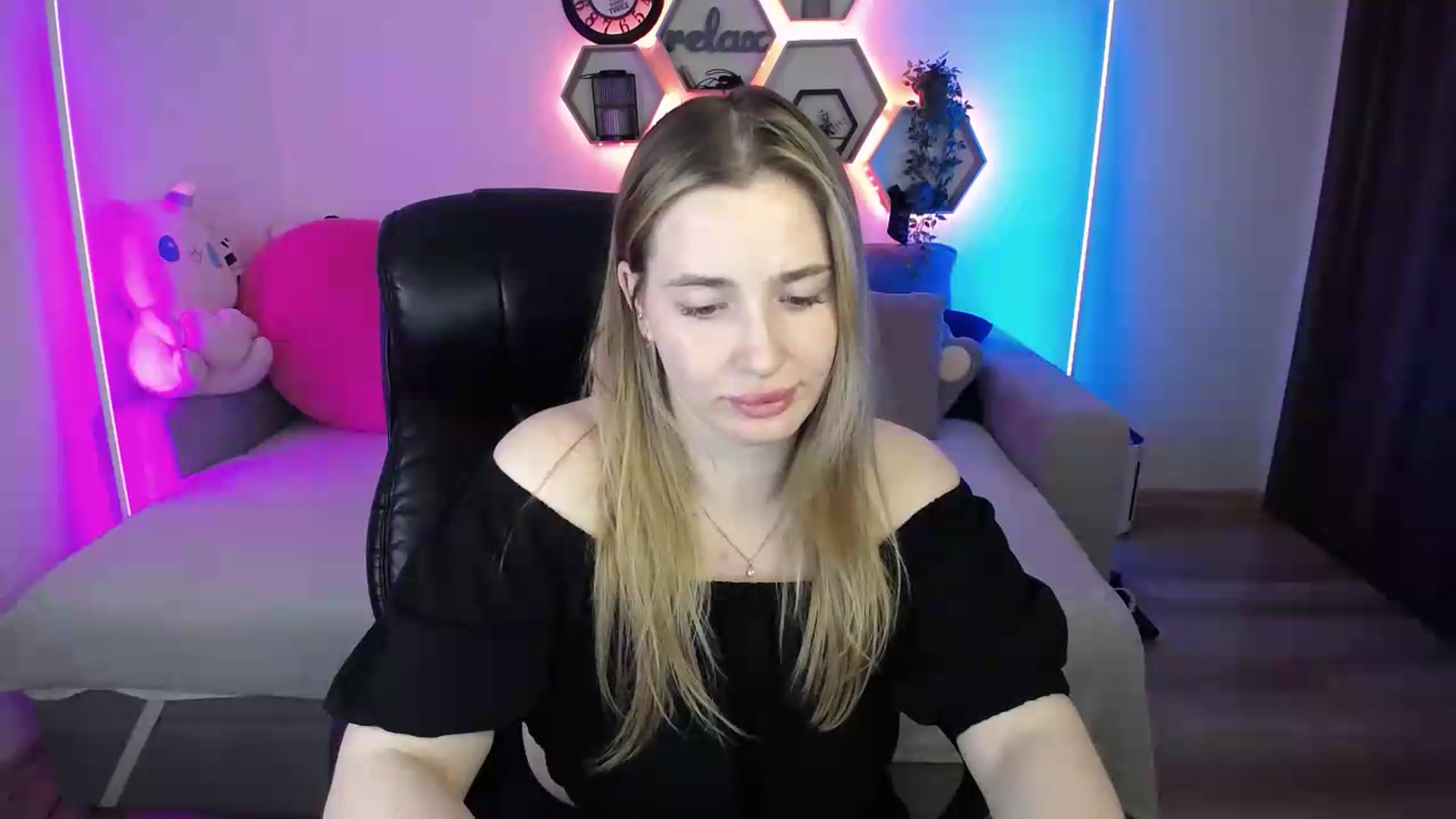 Gallery image thumbnail from SabrinaViolet's myfreecams stream on, 06/23/2026, 11:12 image 19 of 20