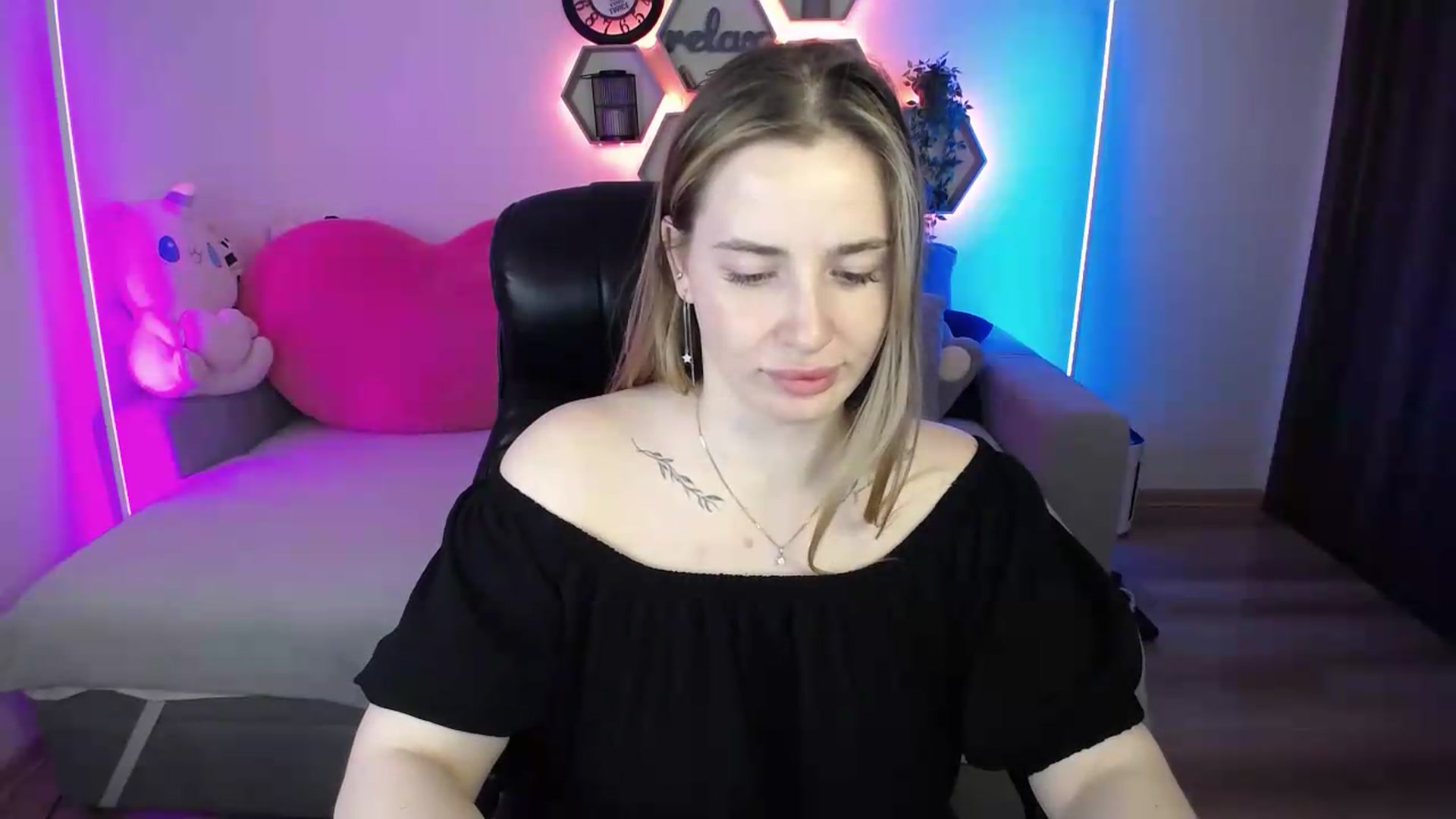 Gallery image thumbnail from SabrinaViolet's myfreecams stream on, 06/23/2026, 11:12 image 10 of 20