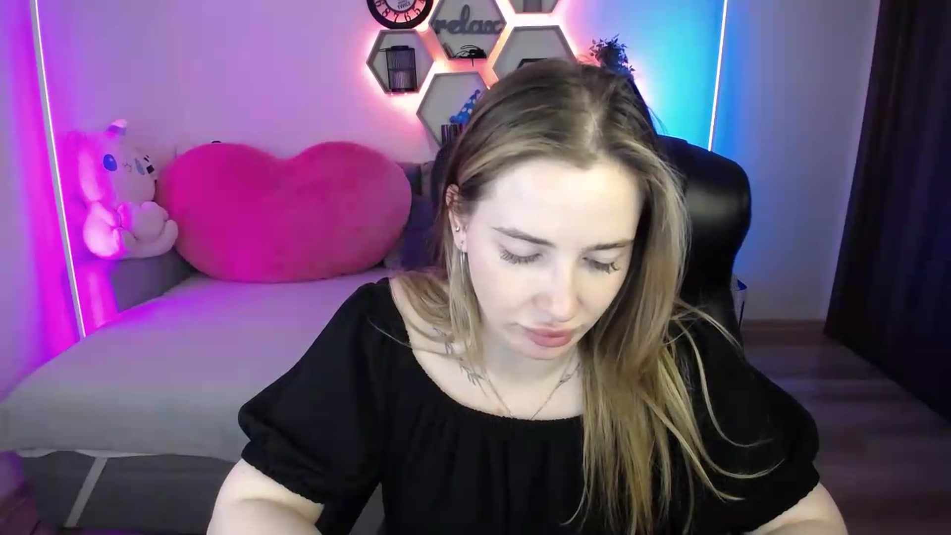 Gallery image thumbnail from SabrinaViolet's myfreecams stream on, 06/23/2026, 11:12 image 3 of 20