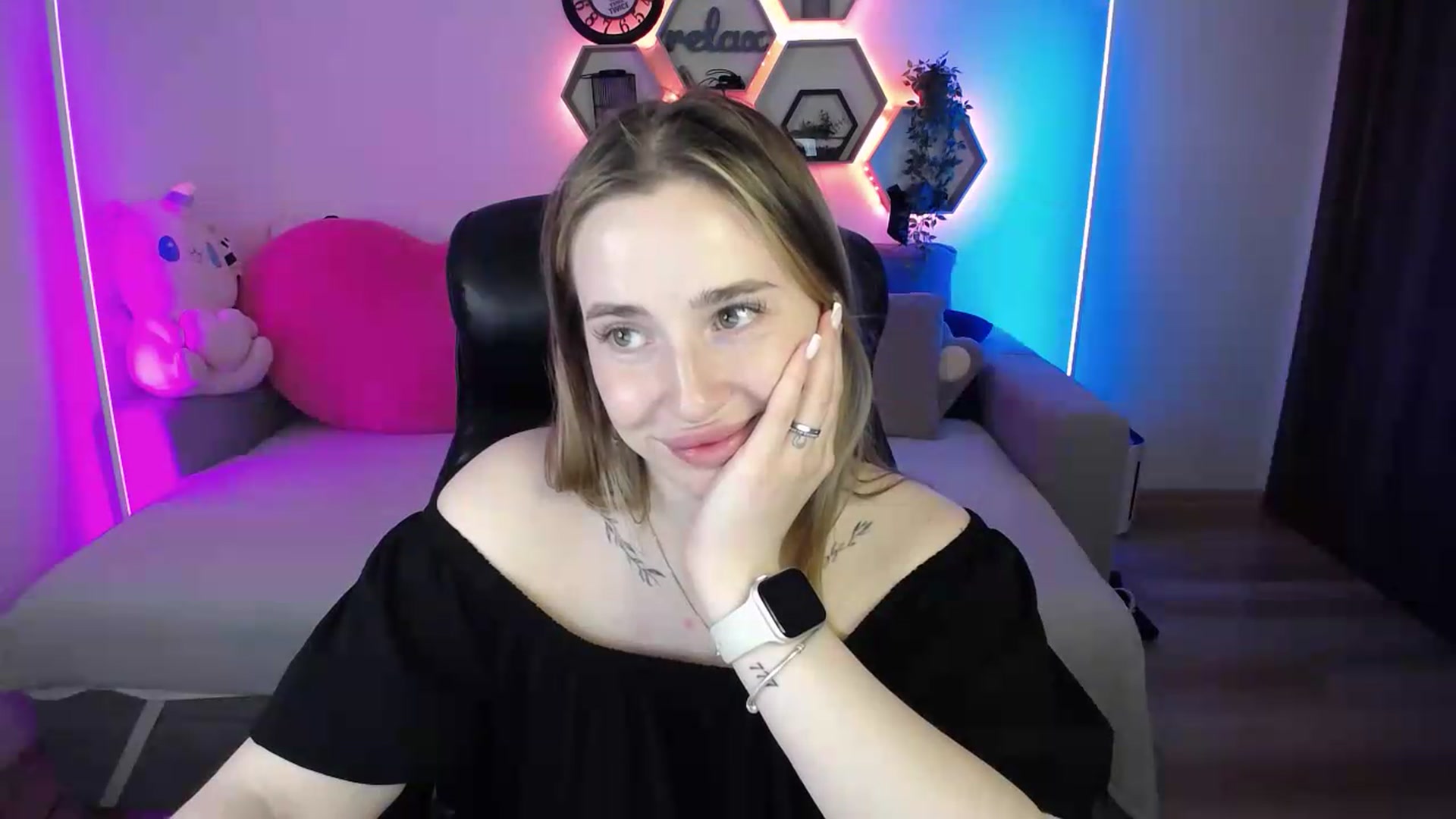 Gallery image thumbnail from SabrinaViolet's myfreecams stream on, 06/23/2026, 11:12 image 15 of 20