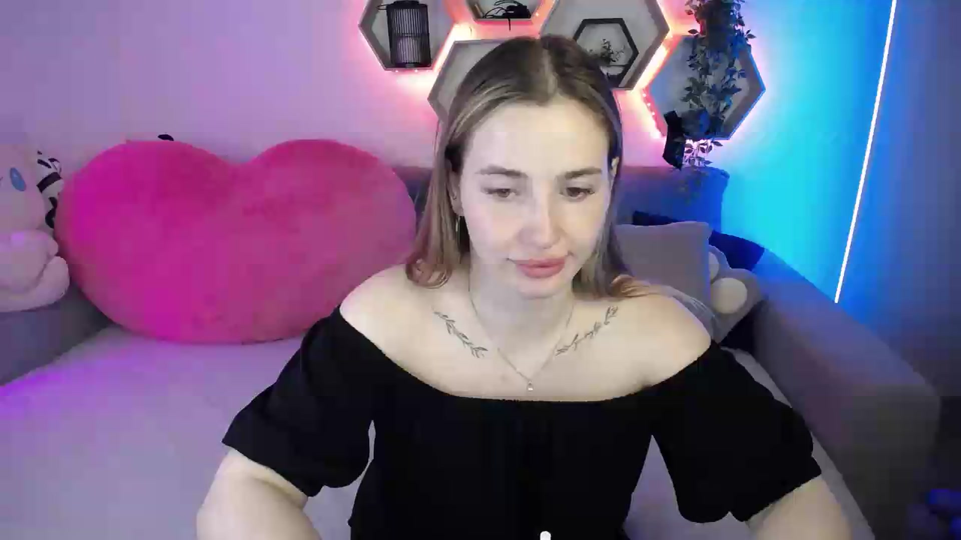 Gallery image thumbnail from SabrinaViolet's myfreecams stream on, 06/23/2026, 12:51 image 1 of 20