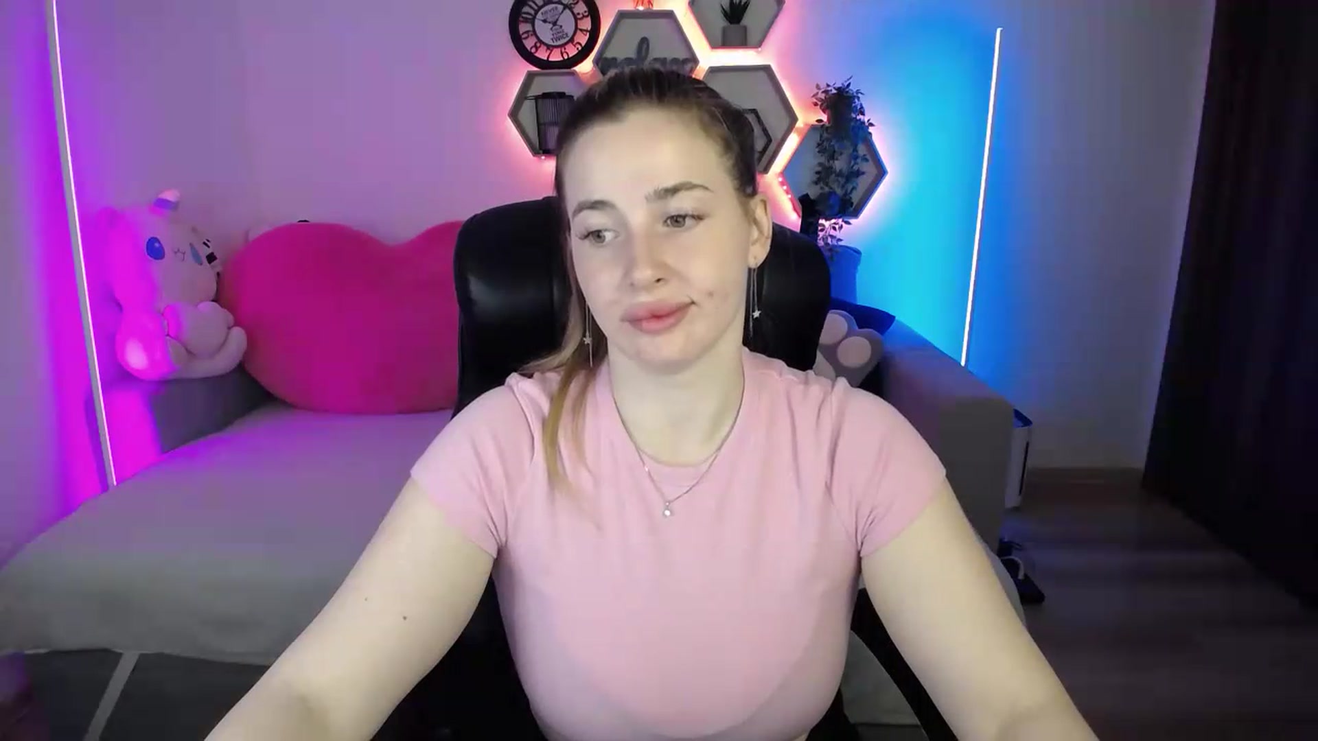 Gallery image thumbnail from SabrinaViolet's myfreecams stream on, 06/24/2026, 09:14 image 17 of 20