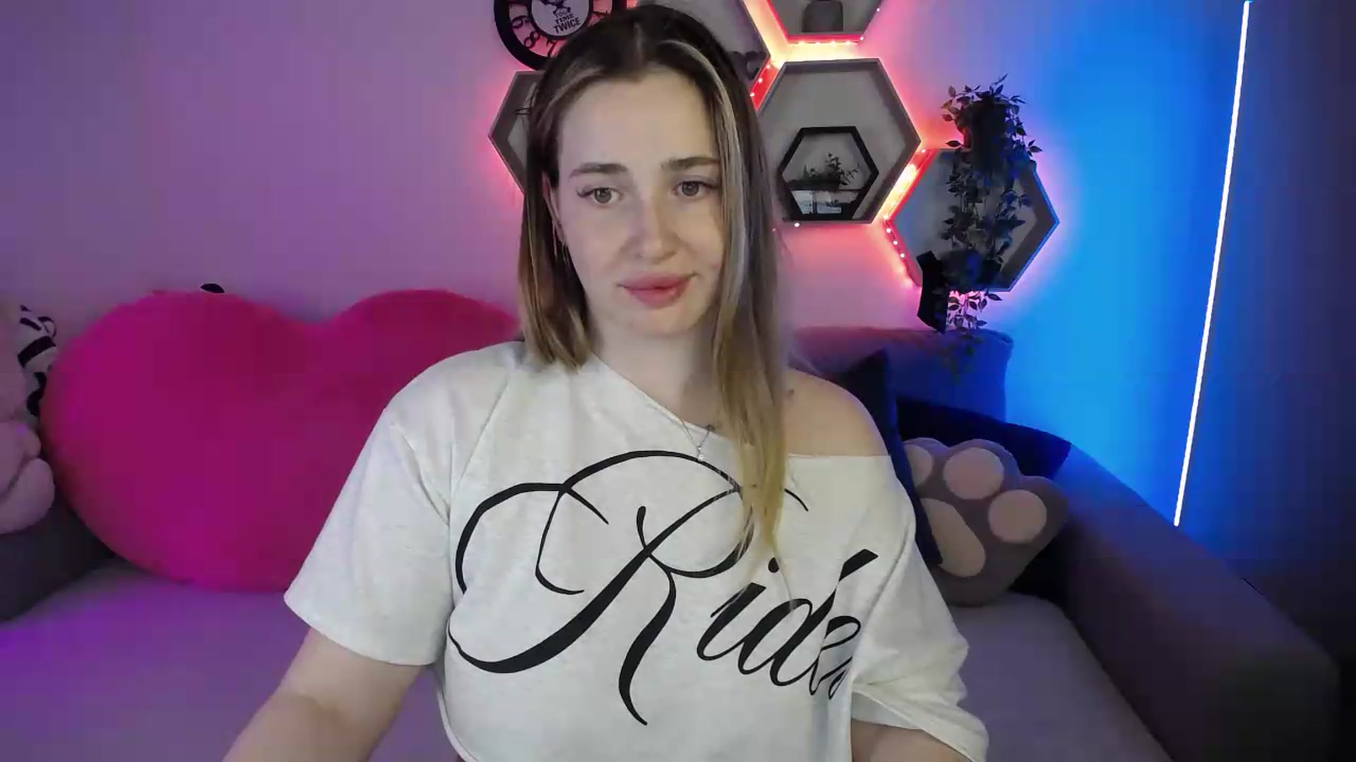 Gallery image thumbnail from SabrinaViolet's myfreecams stream on, 06/24/2026, 12:15 image 17 of 20