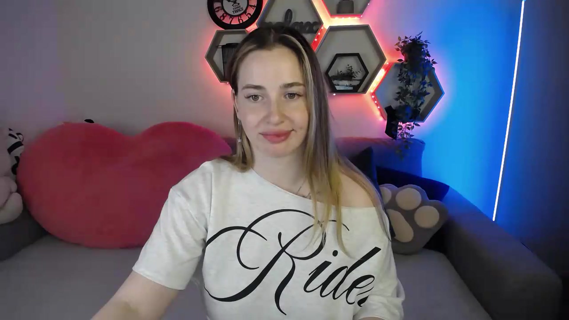 Gallery image thumbnail from SabrinaViolet's myfreecams stream on, 06/24/2026, 12:15 image 18 of 20