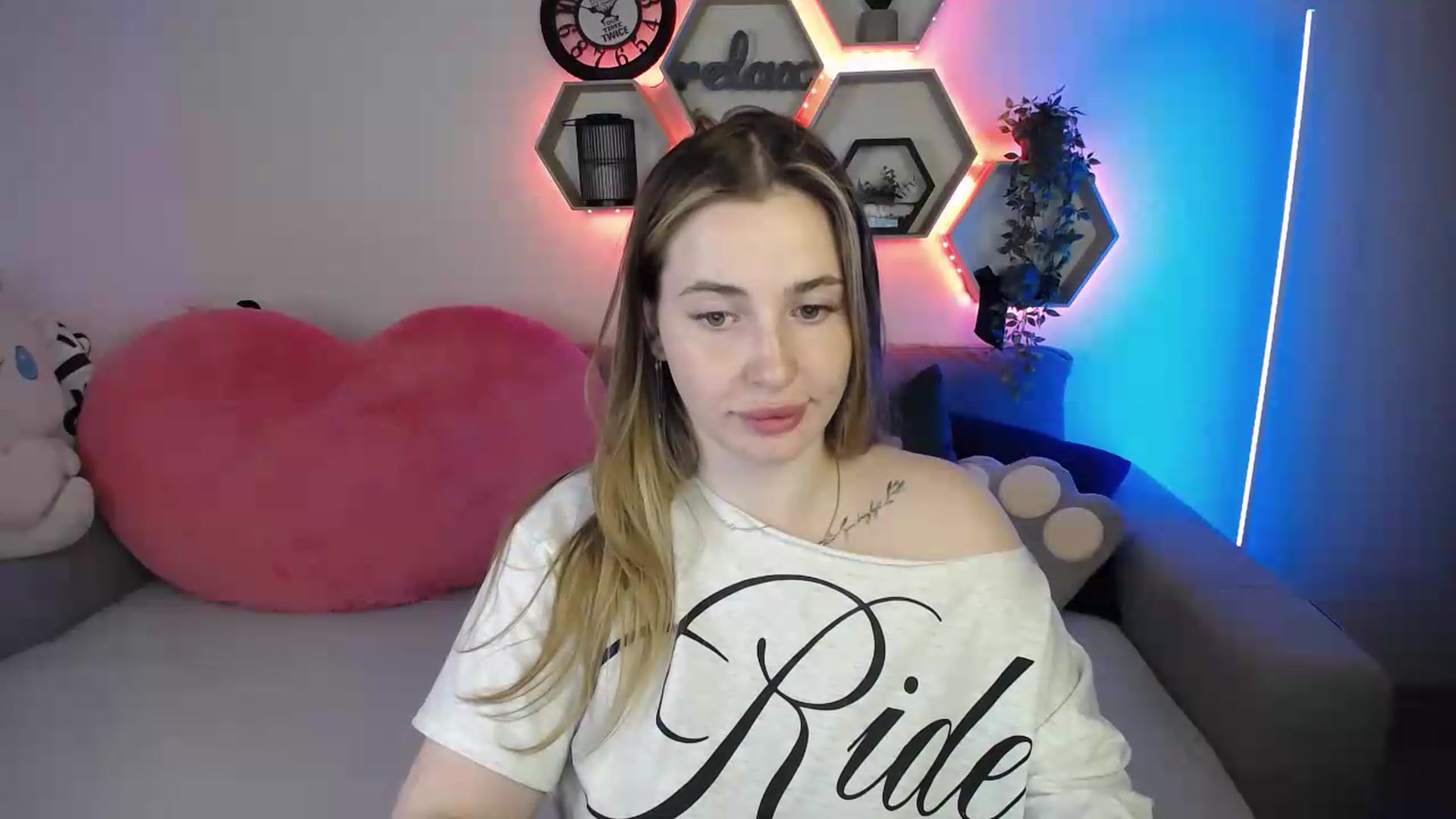 Gallery image thumbnail from SabrinaViolet's myfreecams stream on, 06/24/2026, 13:57 image 15 of 20