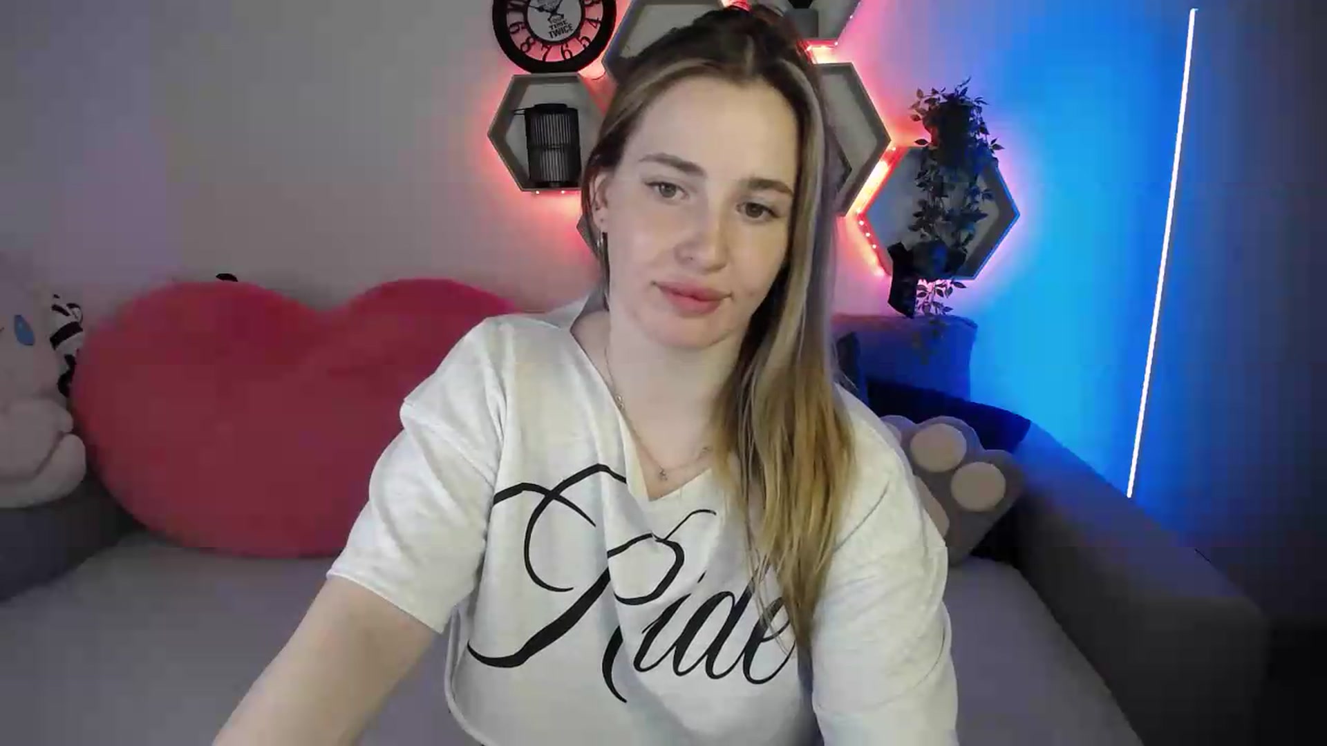 Gallery image thumbnail from SabrinaViolet's myfreecams stream on, 06/24/2026, 13:57 image 18 of 20
