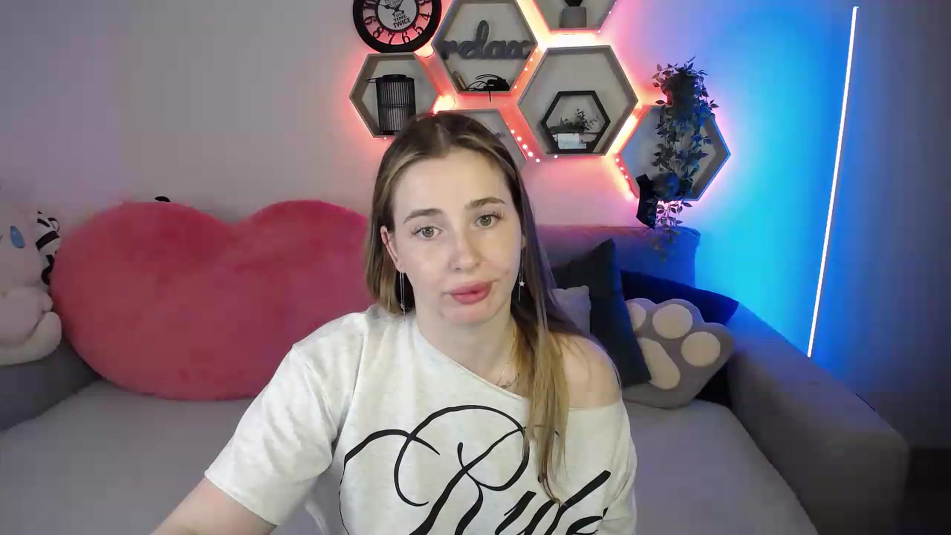 Gallery image thumbnail from SabrinaViolet's myfreecams stream on, 06/24/2026, 13:57 image 2 of 20