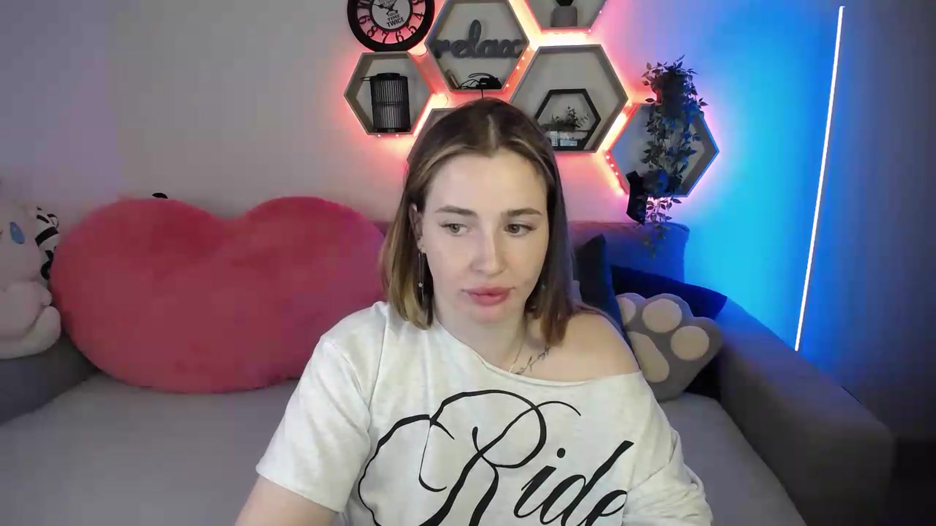 Gallery image thumbnail from SabrinaViolet's myfreecams stream on, 06/24/2026, 13:57 image 11 of 20