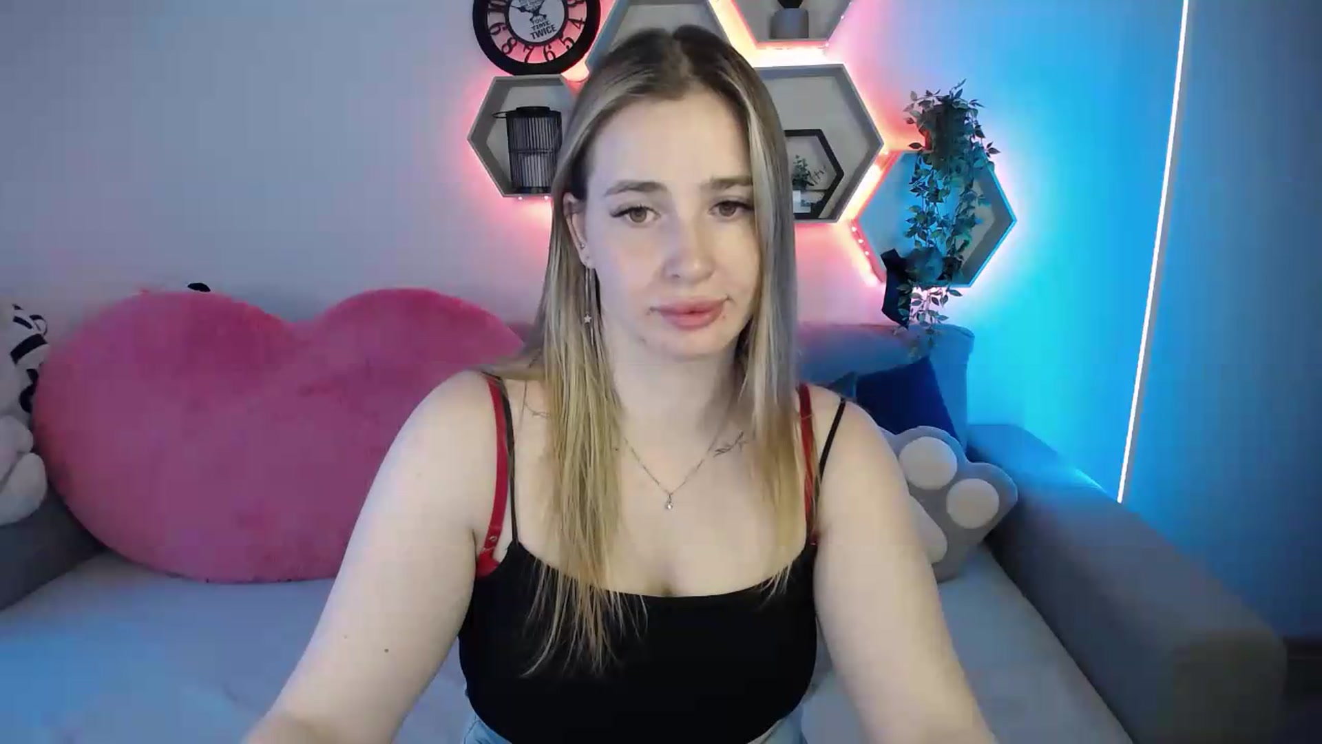 Gallery image thumbnail from SabrinaViolet's myfreecams stream on, 06/26/2026, 10:21 image 4 of 20