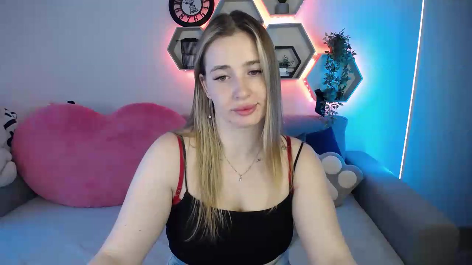 Gallery image thumbnail from SabrinaViolet's myfreecams stream on, 06/26/2026, 10:21 image 3 of 20