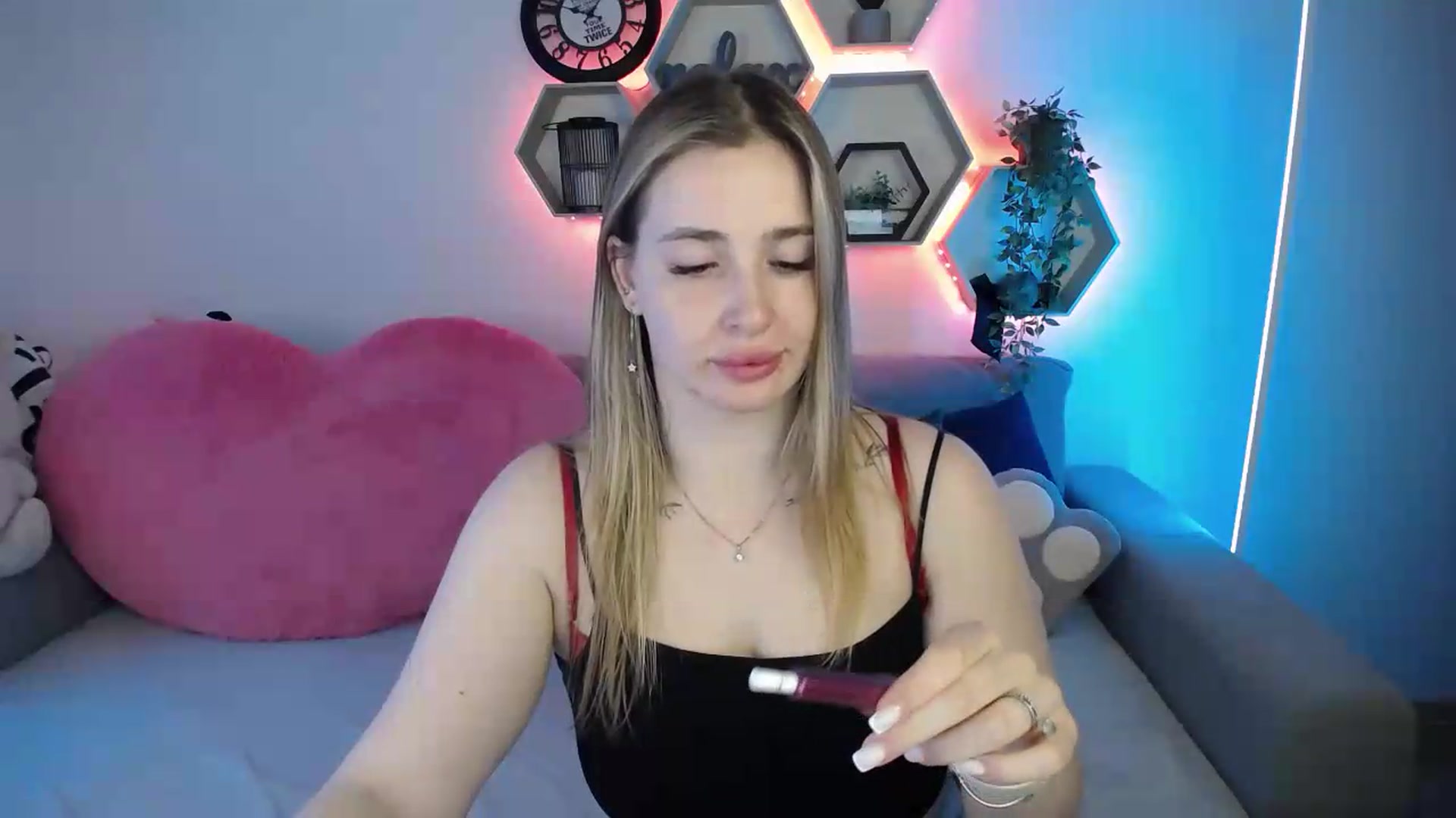 Gallery image thumbnail from SabrinaViolet's myfreecams stream on, 06/26/2026, 10:21 image 5 of 20