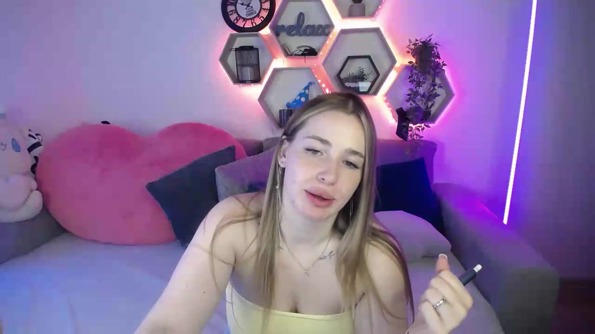 Gallery image thumbnail from SabrinaViolet's myfreecams stream on, 06/28/2026, 11:27 image 5 of 20