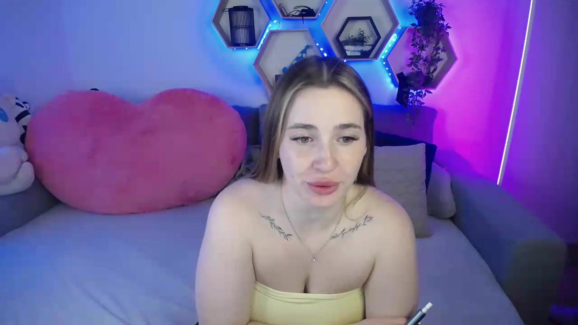 Gallery image thumbnail from SabrinaViolet's myfreecams stream on, 06/30/2026, 14:02 image 11 of 20