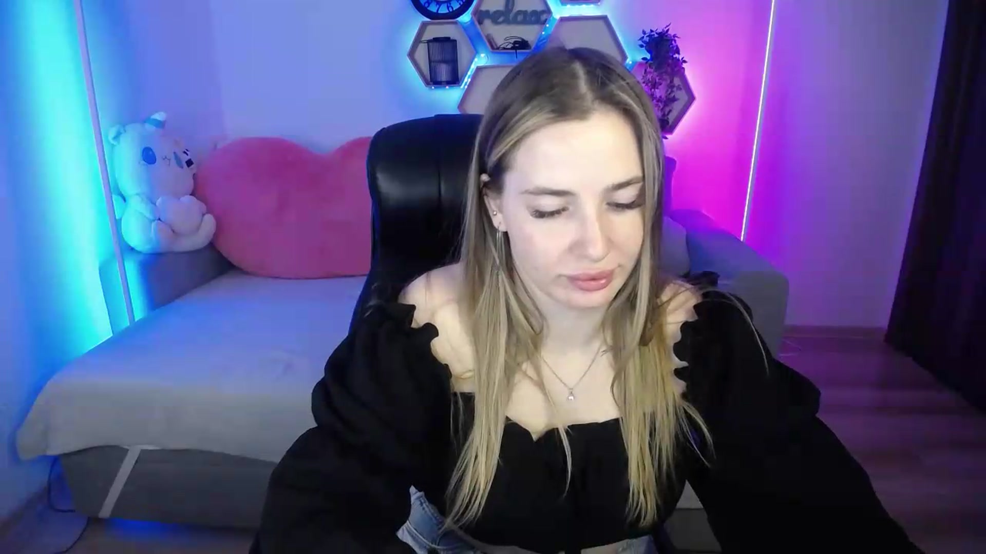 Gallery image thumbnail from SabrinaViolet's myfreecams stream on, 07/01/2026, 09:15 image 8 of 20