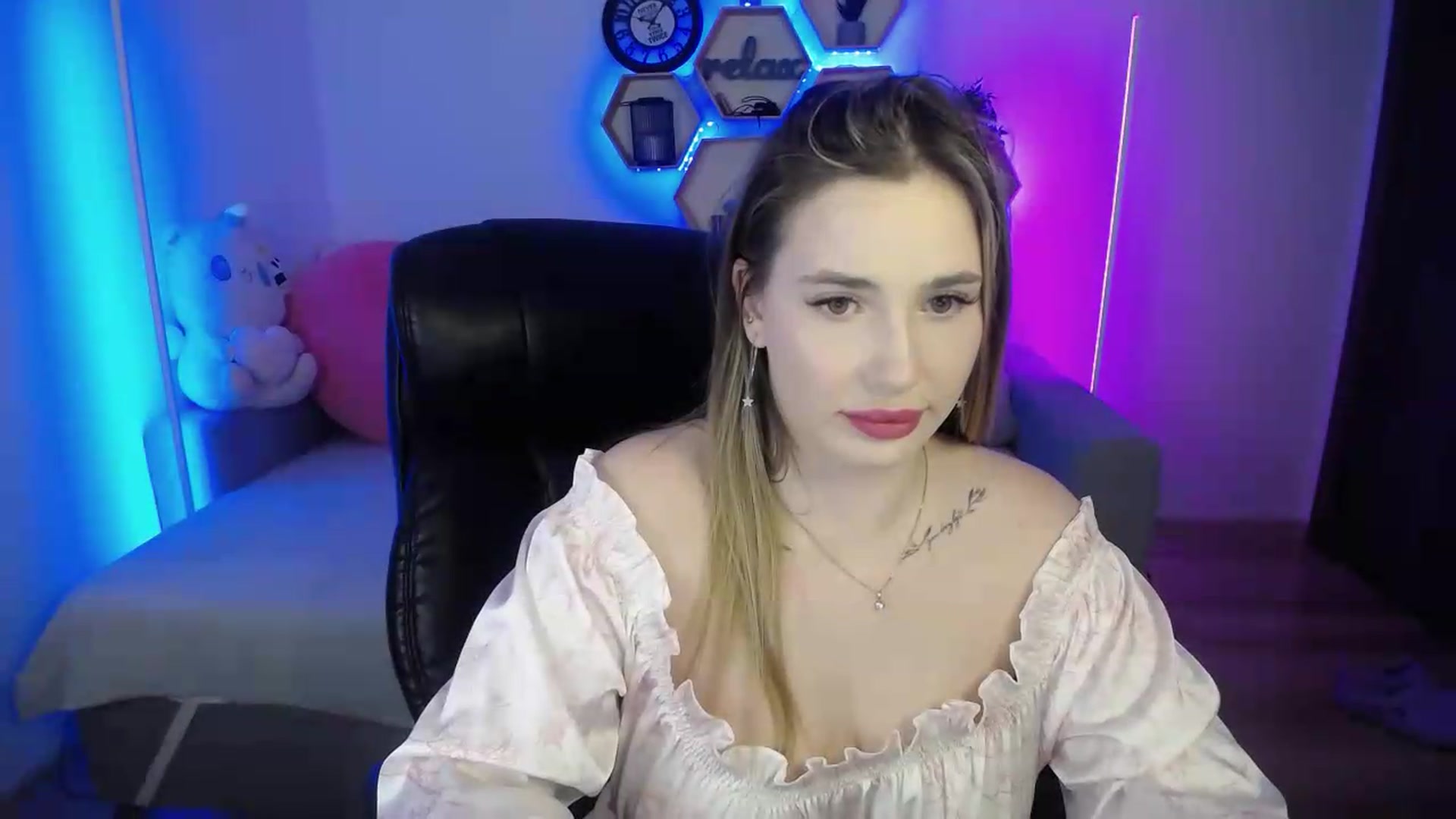 Gallery image thumbnail from SabrinaViolet's myfreecams stream on, 07/01/2026, 11:05 image 6 of 20