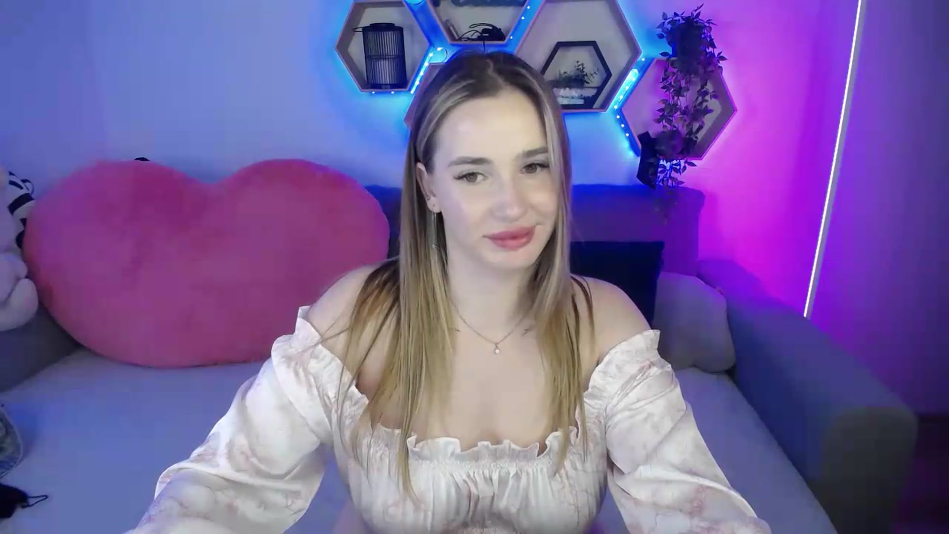 Gallery image thumbnail from SabrinaViolet's myfreecams stream on, 07/01/2026, 13:48 image 4 of 20