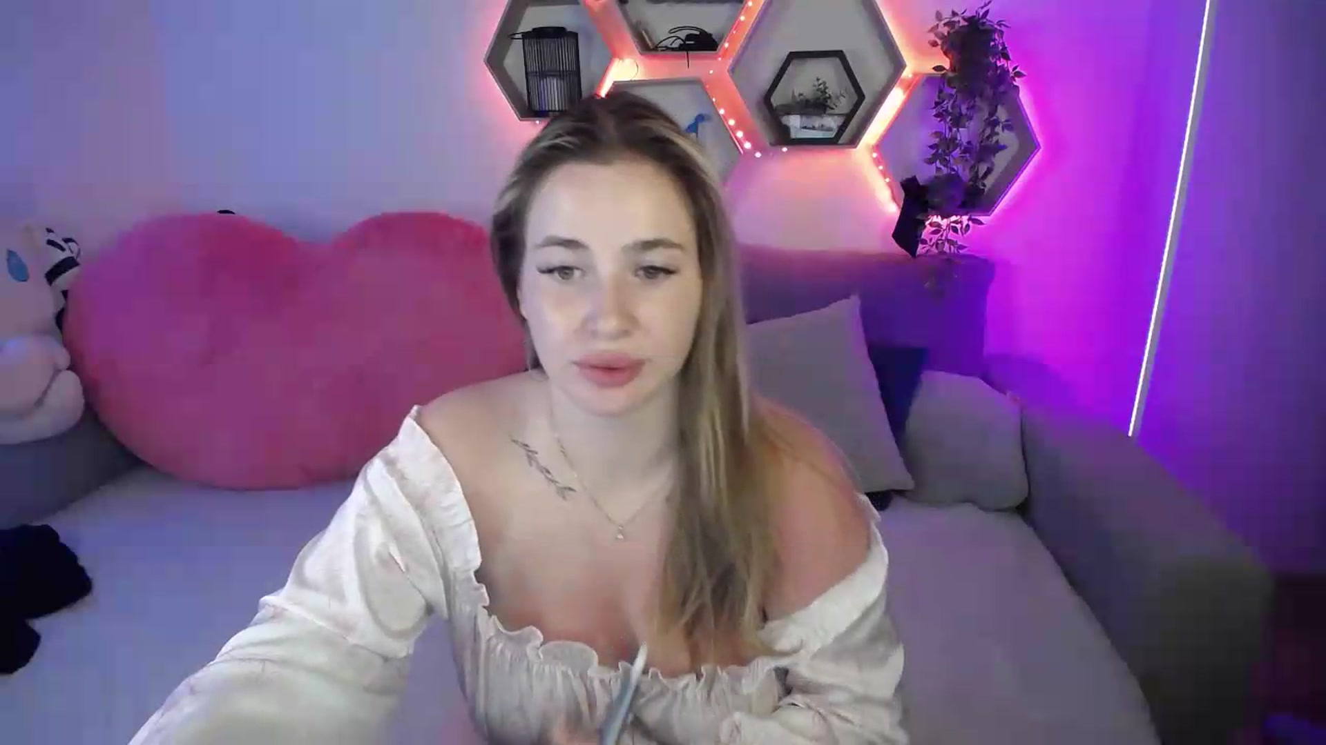 Gallery image thumbnail from SabrinaViolet's myfreecams stream on, 07/04/2026, 13:33 image 11 of 20
