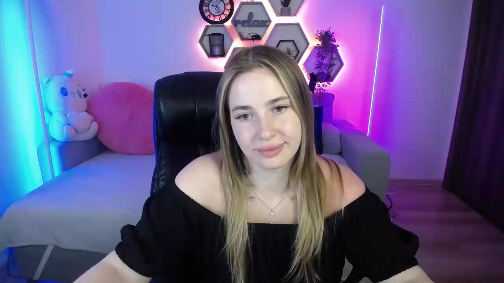 Gallery image thumbnail from SabrinaViolet's myfreecams stream on, 07/06/2026, 08:40 image 19 of 20