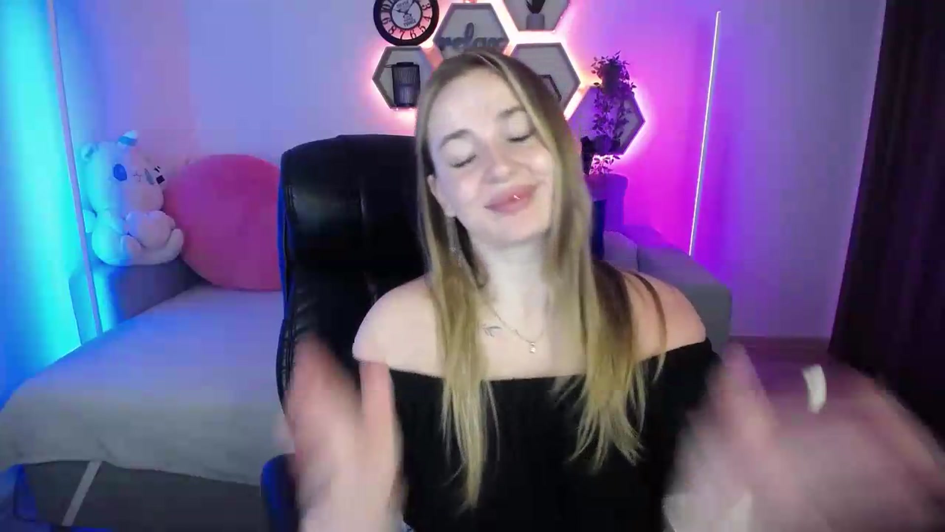 Gallery image thumbnail from SabrinaViolet's myfreecams stream on, 07/06/2026, 08:40 image 13 of 20