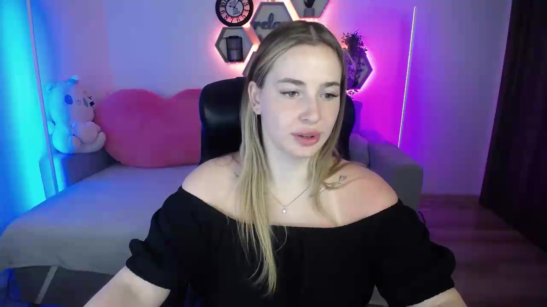 Gallery image thumbnail from SabrinaViolet's myfreecams stream on, 07/06/2026, 08:40 image 8 of 20