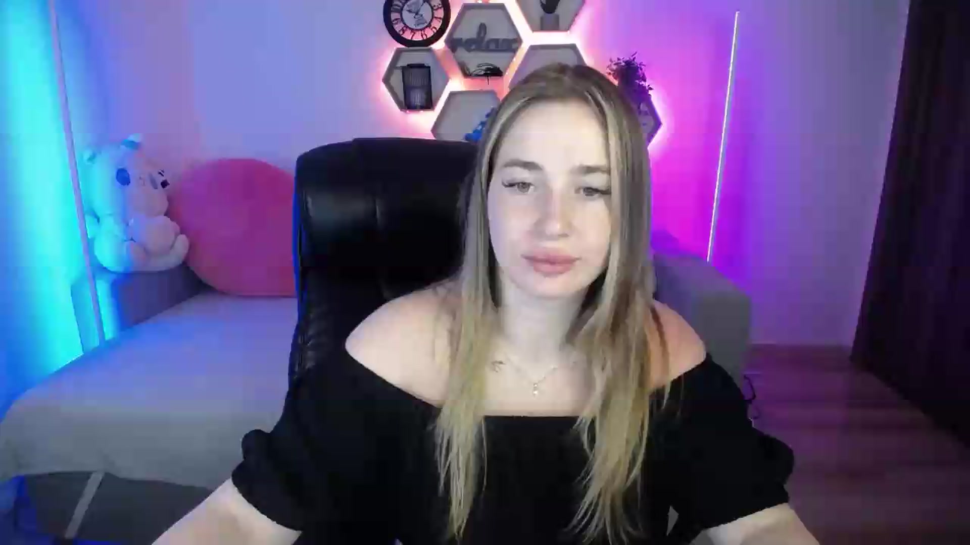 Gallery image thumbnail from SabrinaViolet's myfreecams stream on, 07/06/2026, 08:40 image 14 of 20