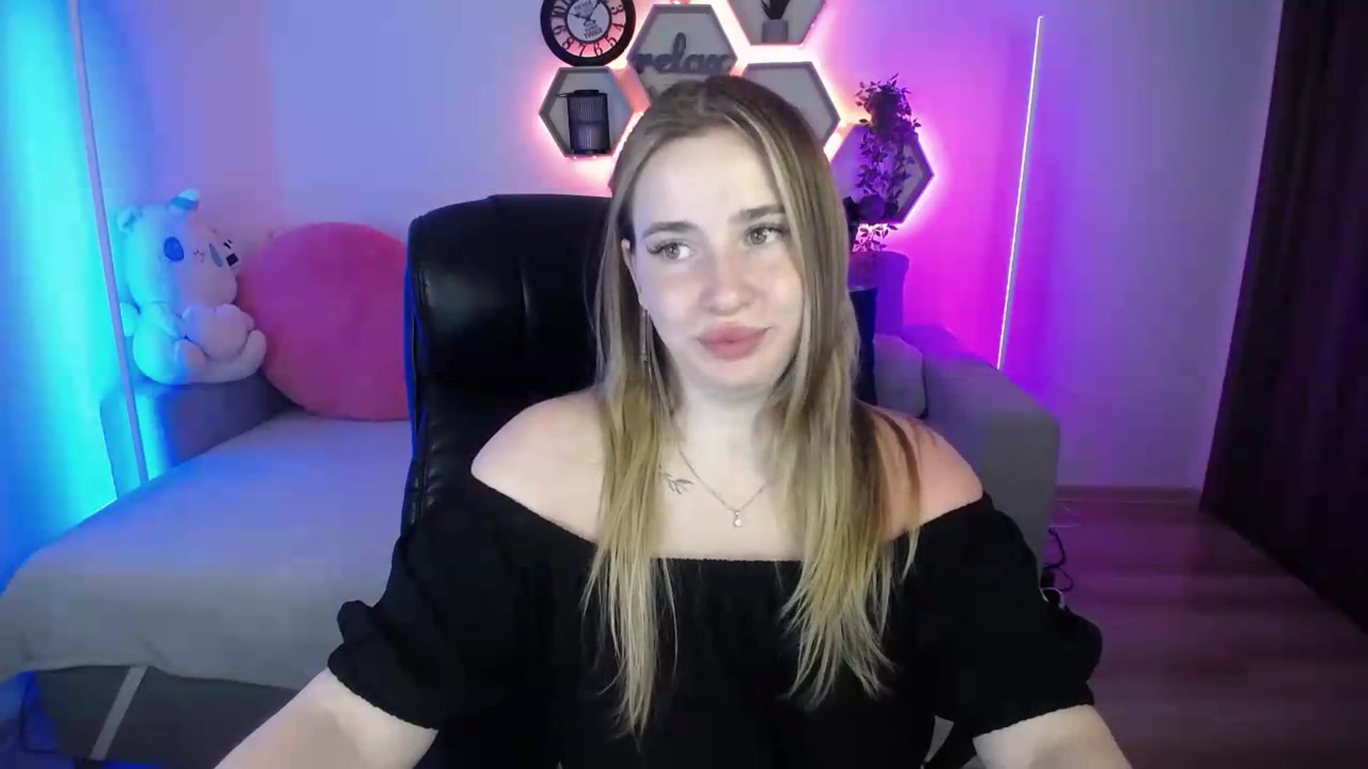 Gallery image thumbnail from SabrinaViolet's myfreecams stream on, 07/06/2026, 08:40 image 12 of 20
