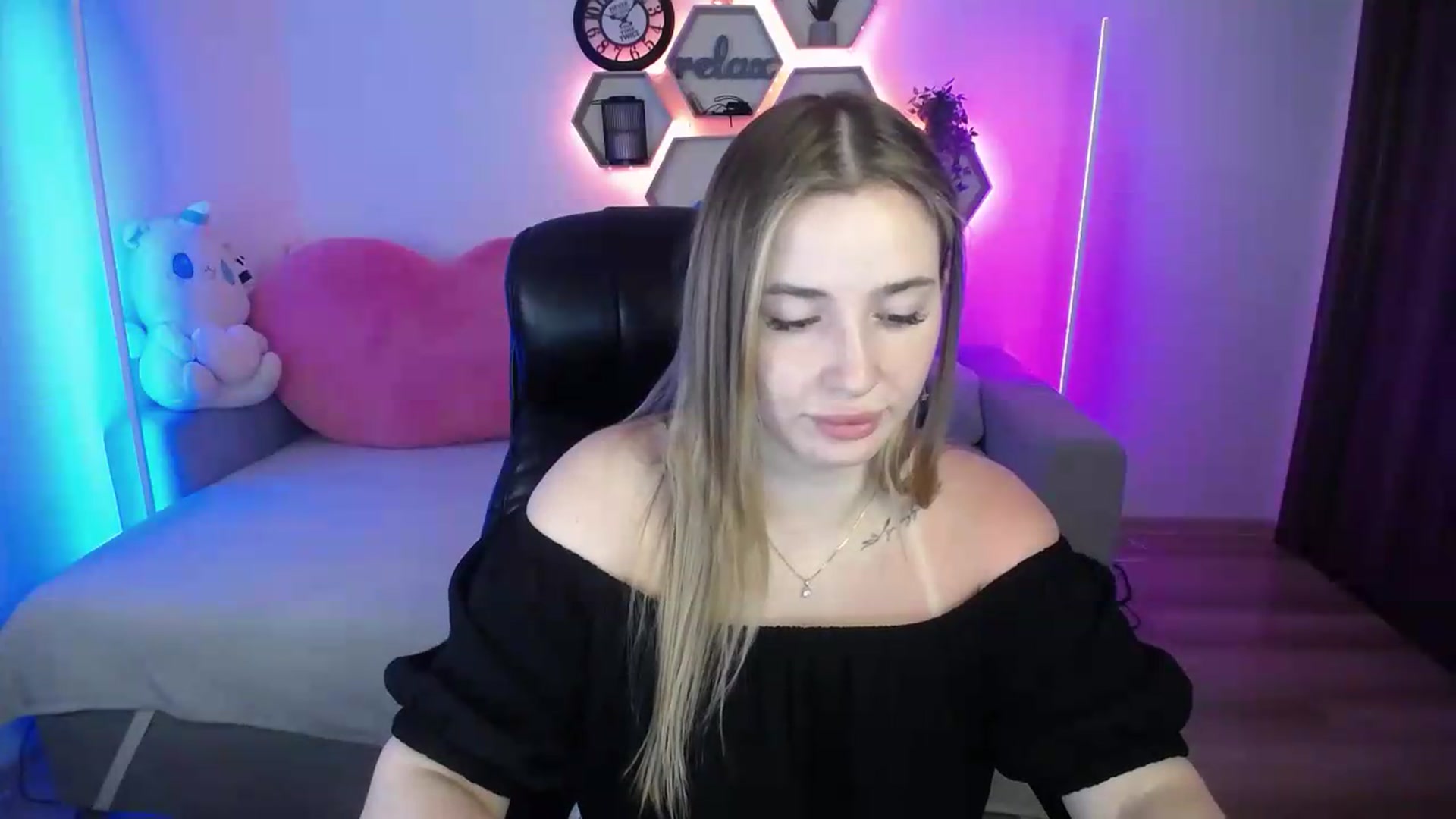 Gallery image thumbnail from SabrinaViolet's myfreecams stream on, 07/06/2026, 08:40 image 4 of 20
