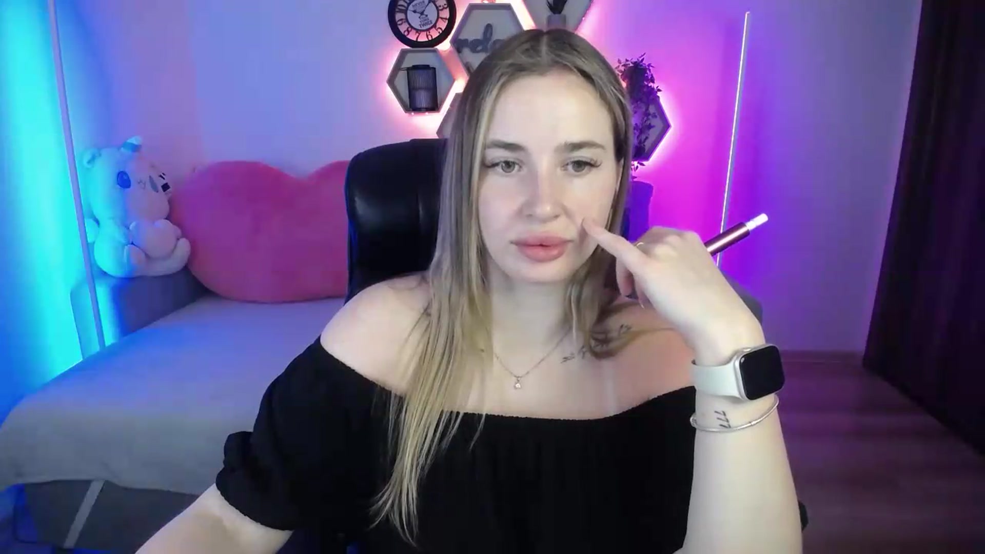 Gallery image thumbnail from SabrinaViolet's myfreecams stream on, 07/06/2026, 08:40 image 6 of 20