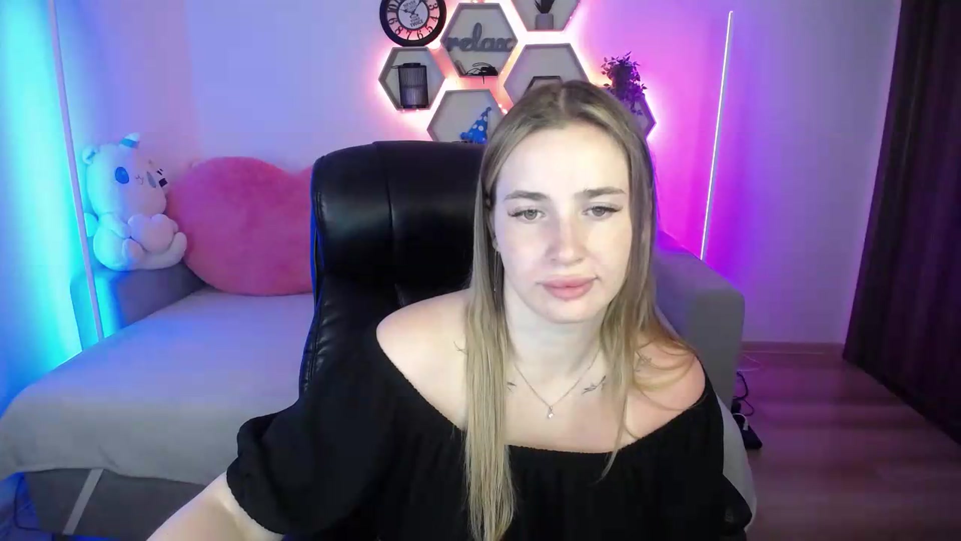 Gallery image thumbnail from SabrinaViolet's myfreecams stream on, 07/06/2026, 09:11 image 14 of 20