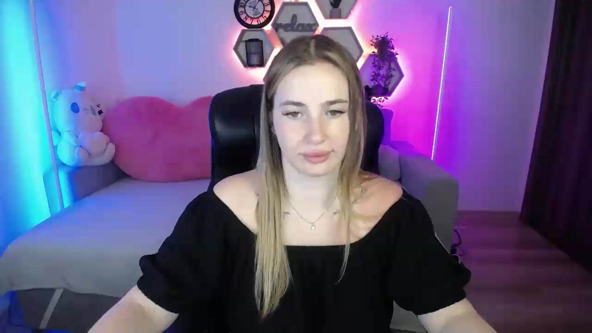 Gallery image thumbnail from SabrinaViolet's myfreecams stream on, 07/06/2026, 09:11 image 16 of 20