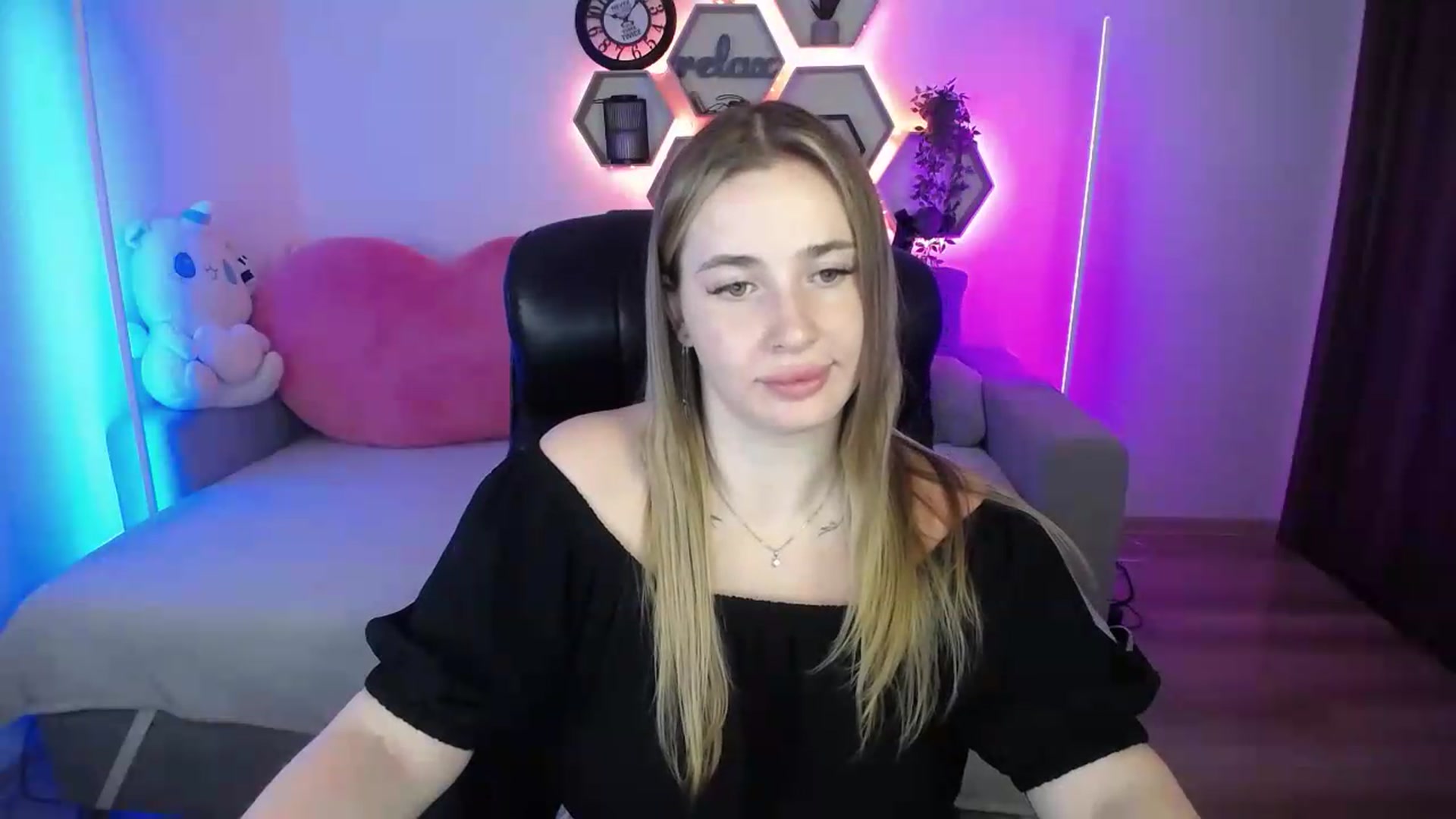Gallery image thumbnail from SabrinaViolet's myfreecams stream on, 07/06/2026, 09:11 image 19 of 20