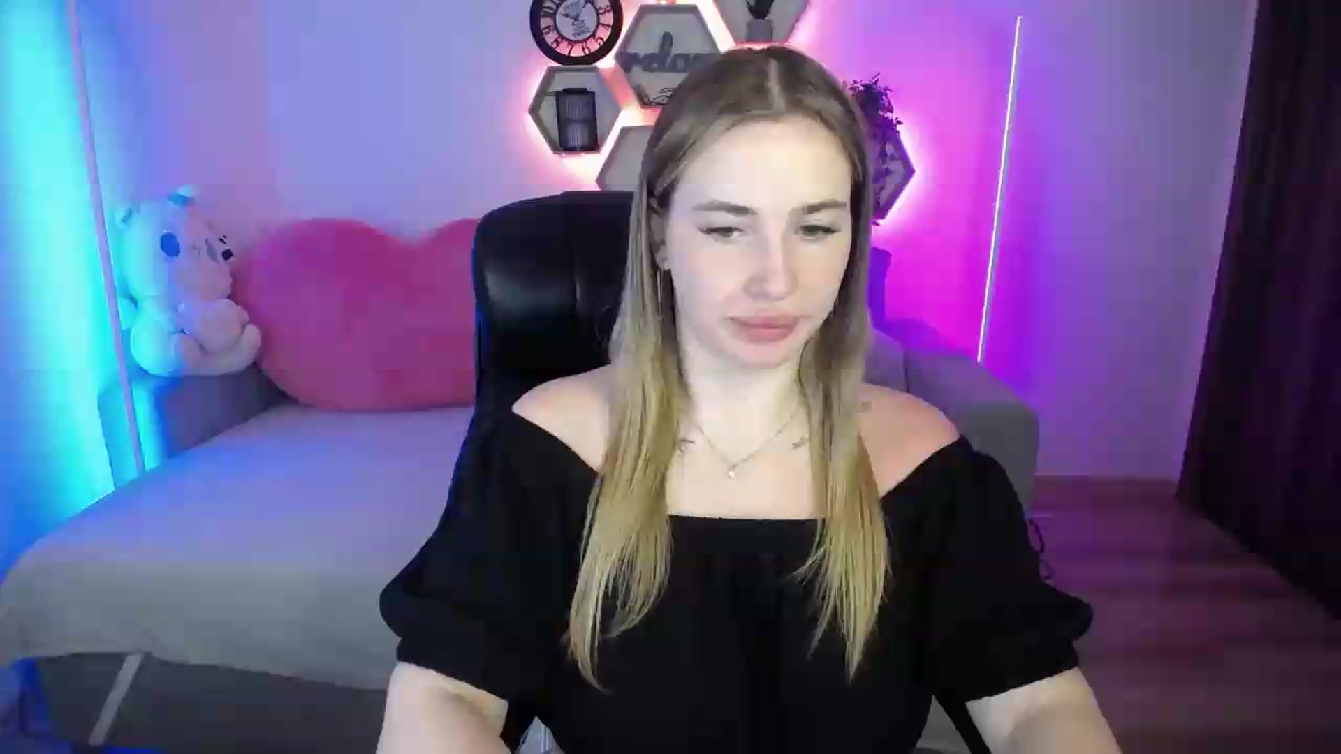 Gallery image thumbnail from SabrinaViolet's myfreecams stream on, 07/06/2026, 09:11 image 1 of 20