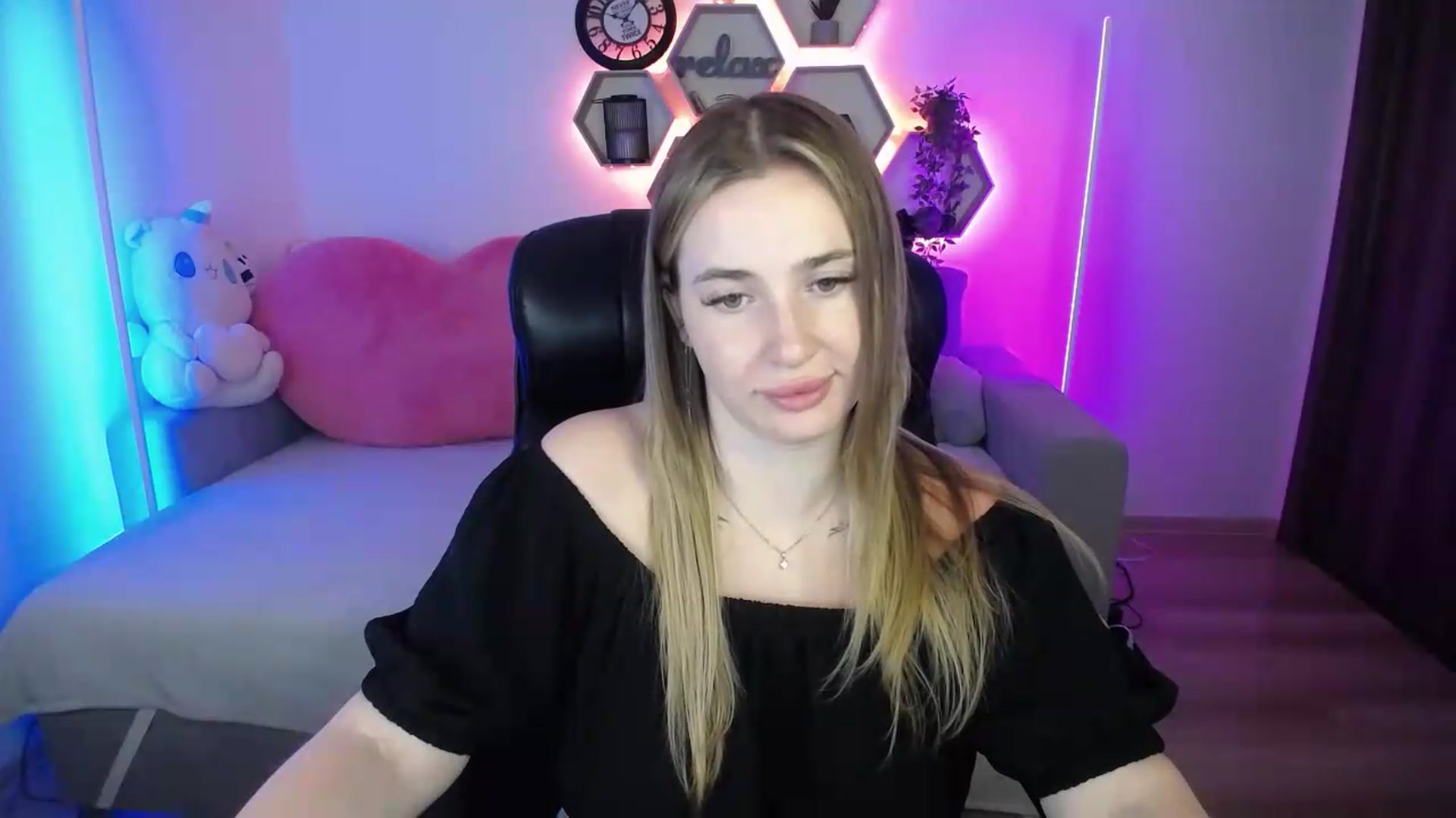 Gallery image thumbnail from SabrinaViolet's myfreecams stream on, 07/06/2026, 09:11 image 18 of 20