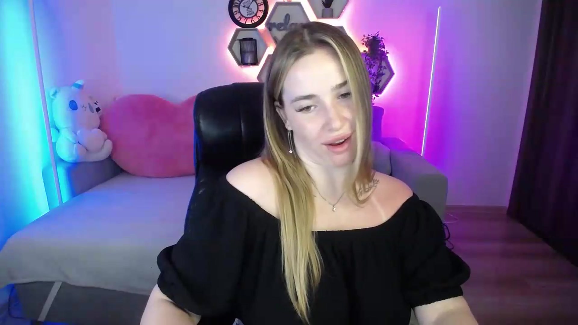 Gallery image thumbnail from SabrinaViolet's myfreecams stream on, 07/06/2026, 09:11 image 6 of 20