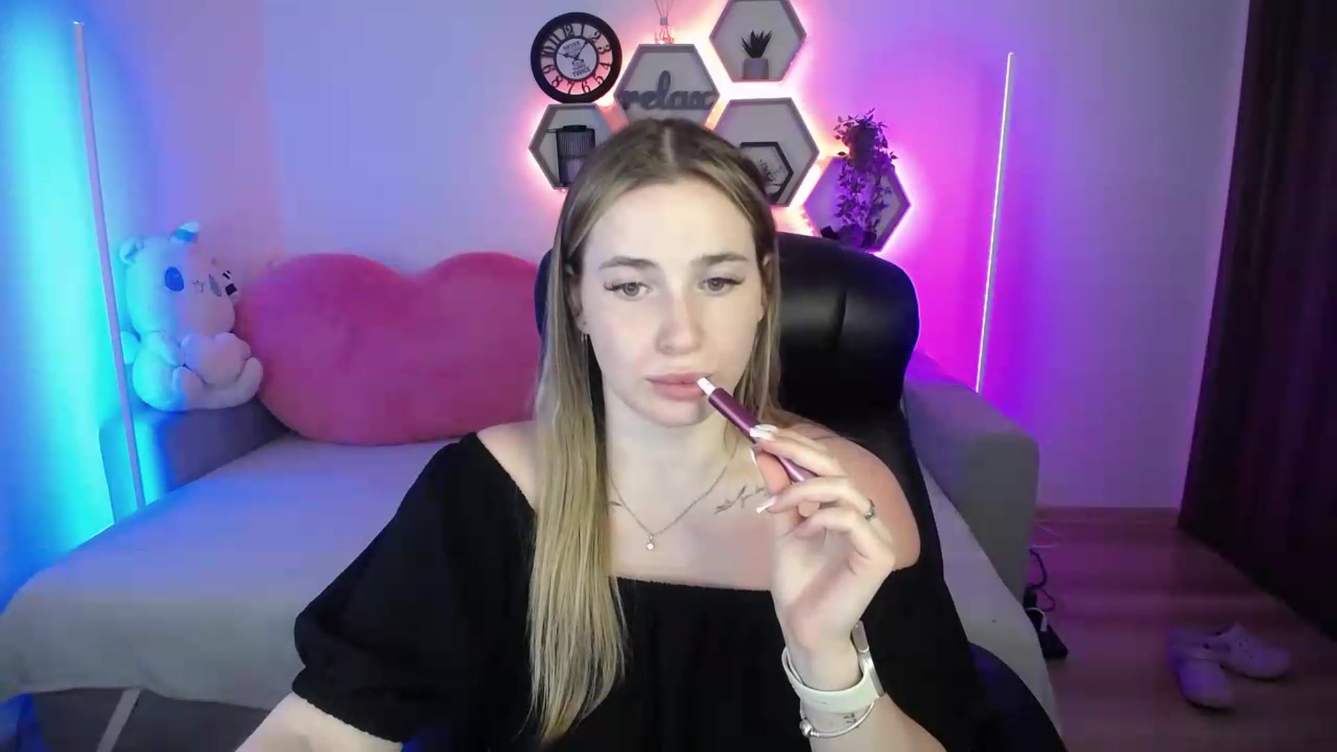 Gallery image thumbnail from SabrinaViolet's myfreecams stream on, 07/06/2026, 09:30 image 11 of 20