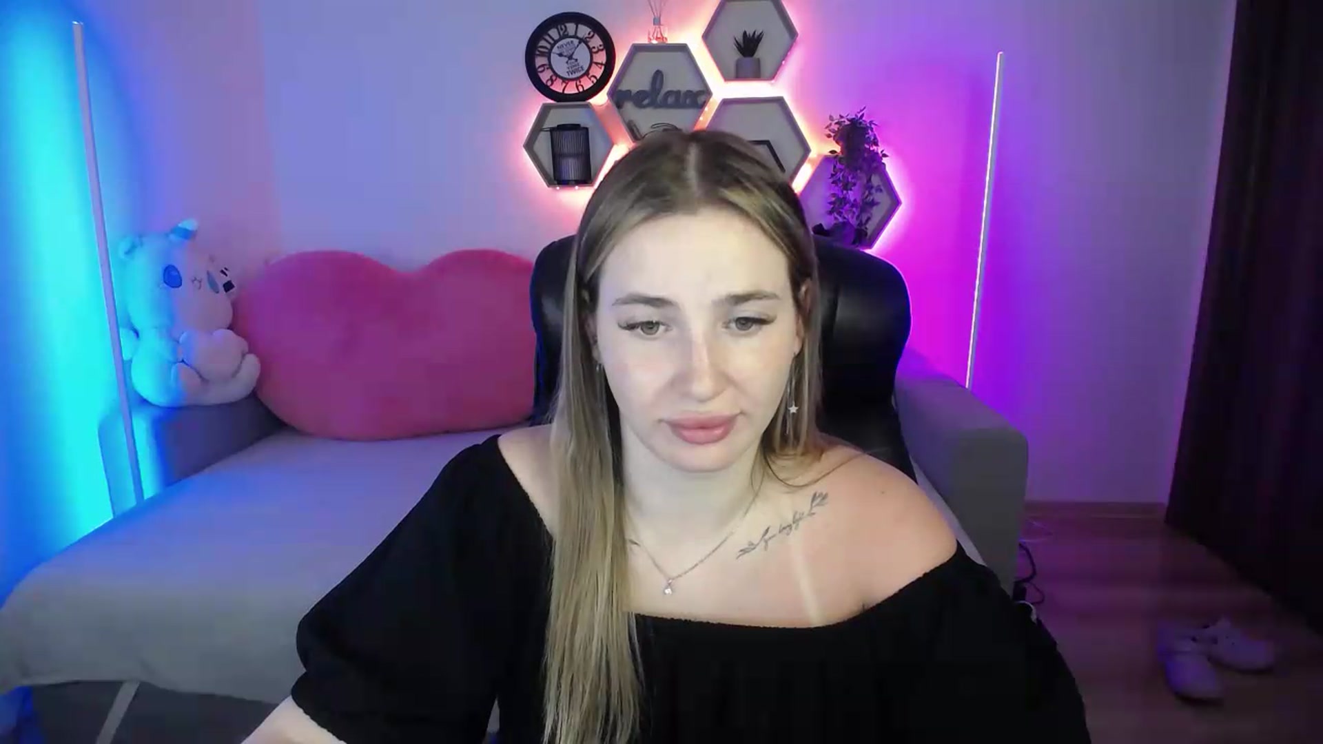 Gallery image thumbnail from SabrinaViolet's myfreecams stream on, 07/06/2026, 09:30 image 12 of 20