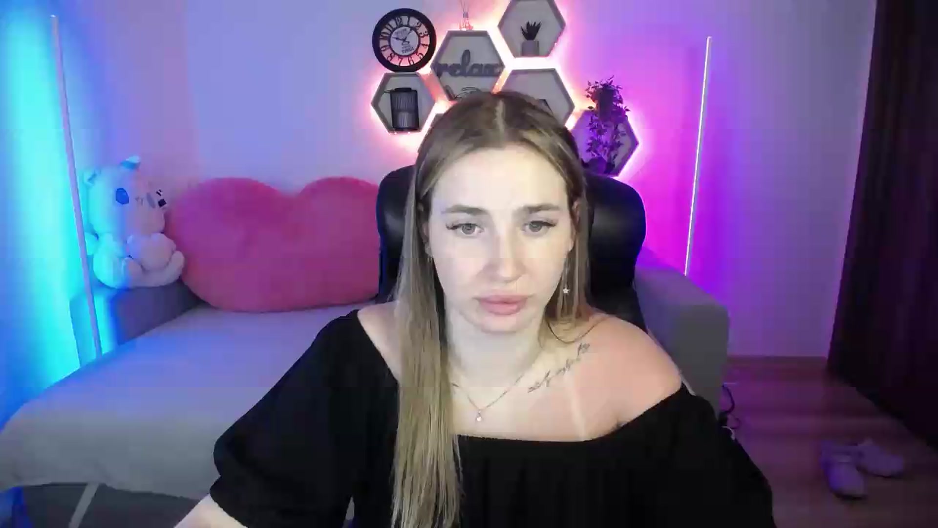Gallery image thumbnail from SabrinaViolet's myfreecams stream on, 07/06/2026, 09:30 image 10 of 20